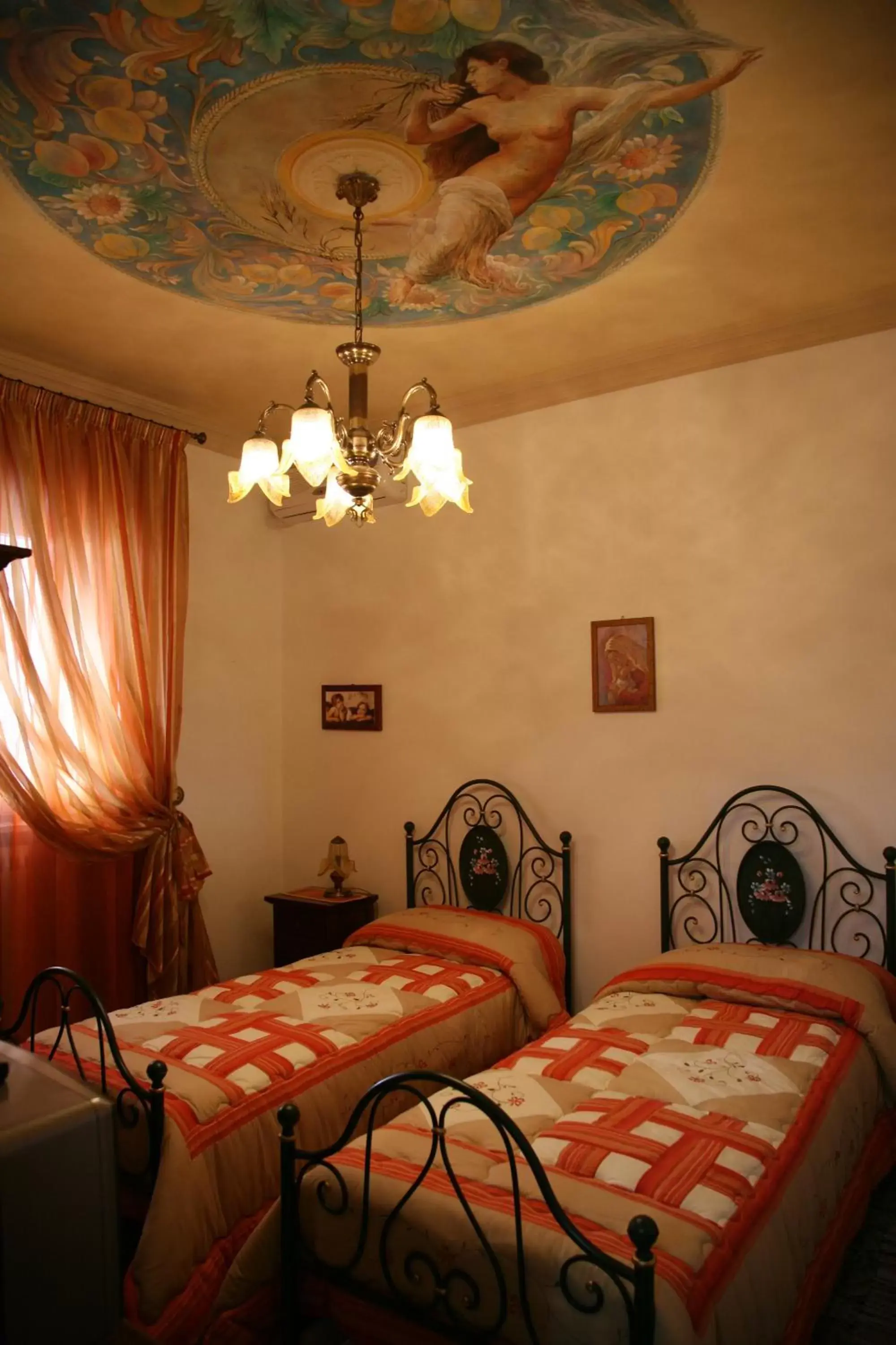 Double or Twin Room with Private Bathroom - single occupancy in Calì Nitta Double or Twin Room with Private Bathroom - single occupancy in Calì Nitta