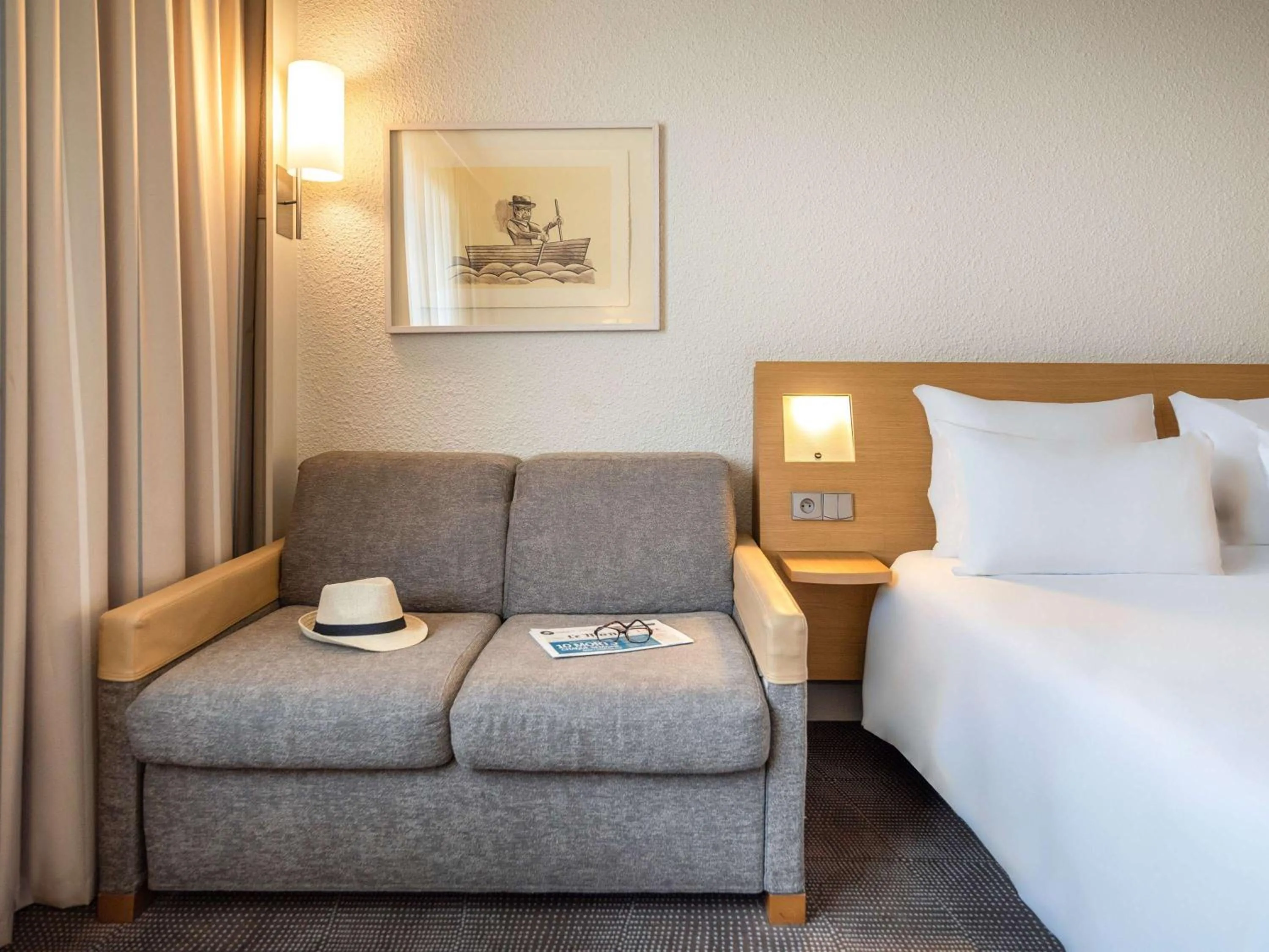 Classic Double Room with Sofa Bed in Novotel Paris Rueil Malmaison