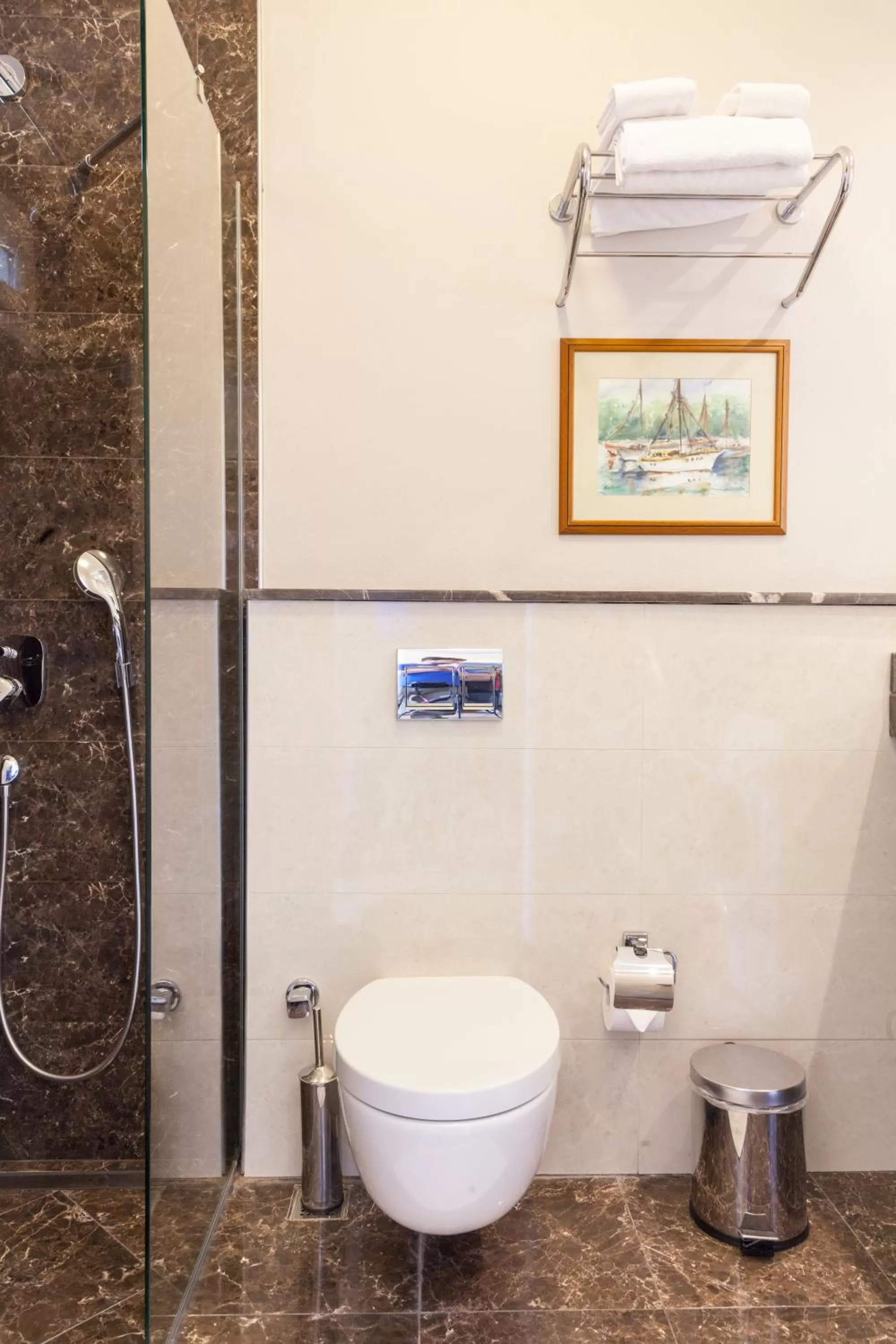 Shower, Bathroom in Sun Garden Apart Hotel