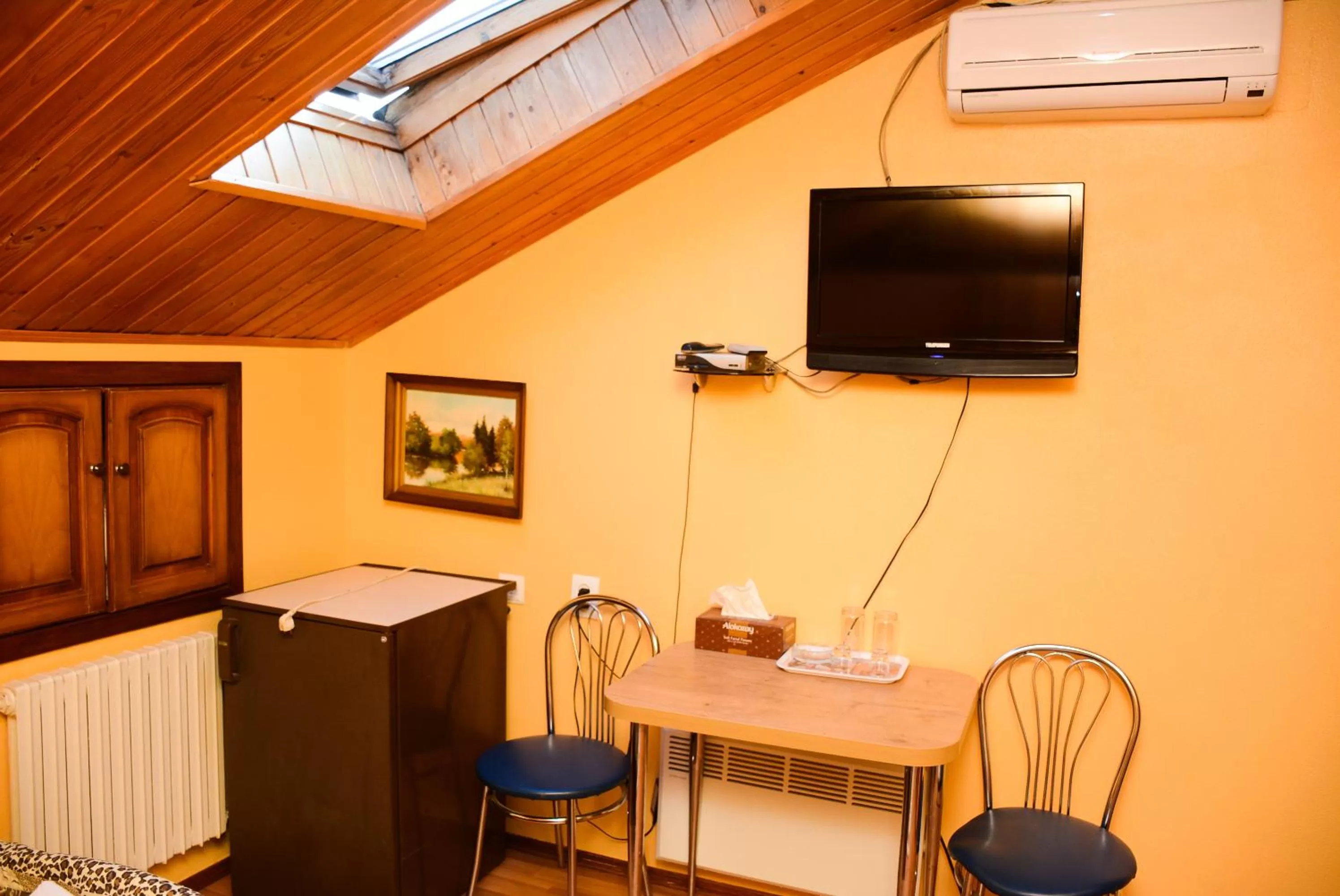 Property building, TV/Entertainment Center in Bazar Motel