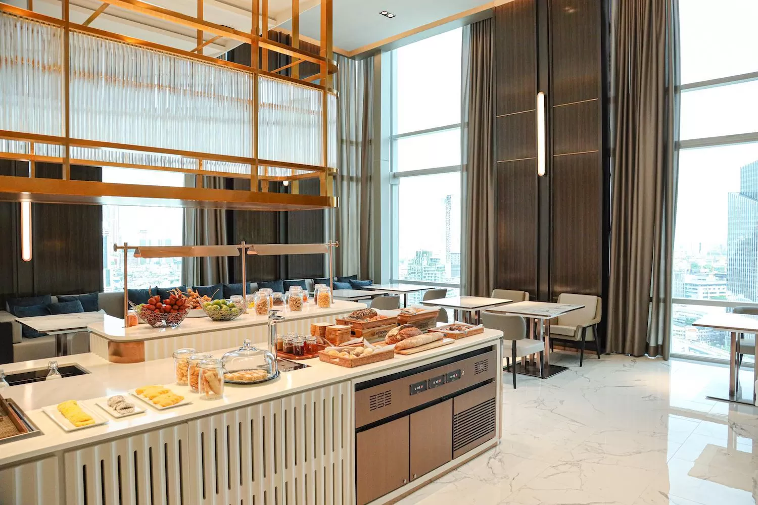 Lounge or bar in Le Meridien Bangkok