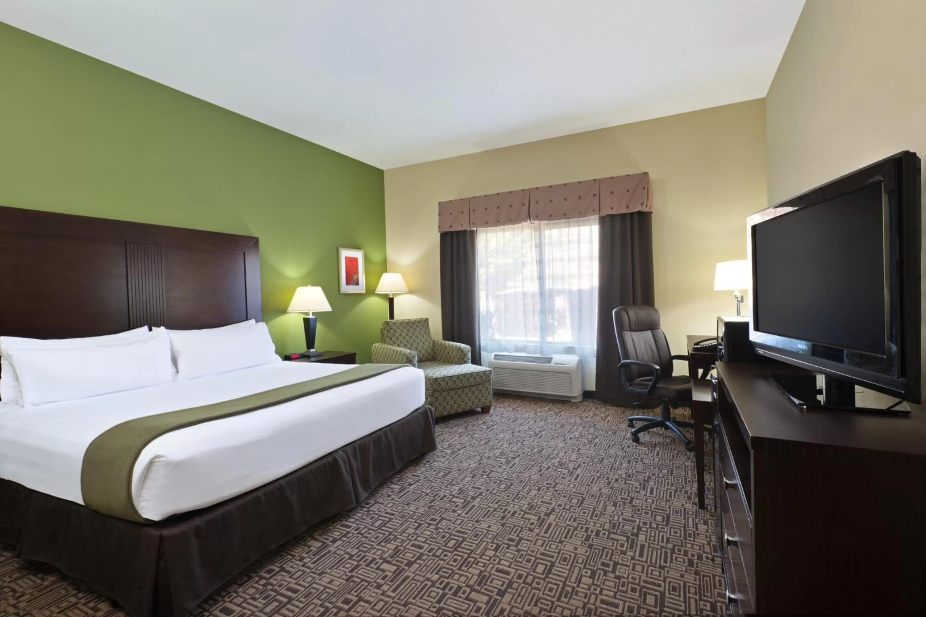 Photo of the whole room, Bed in Holiday Inn Express & Suites Richfield by IHG