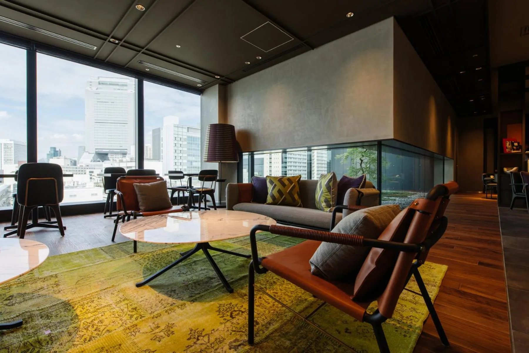 Lounge or bar in Pullman Tokyo Tamachi