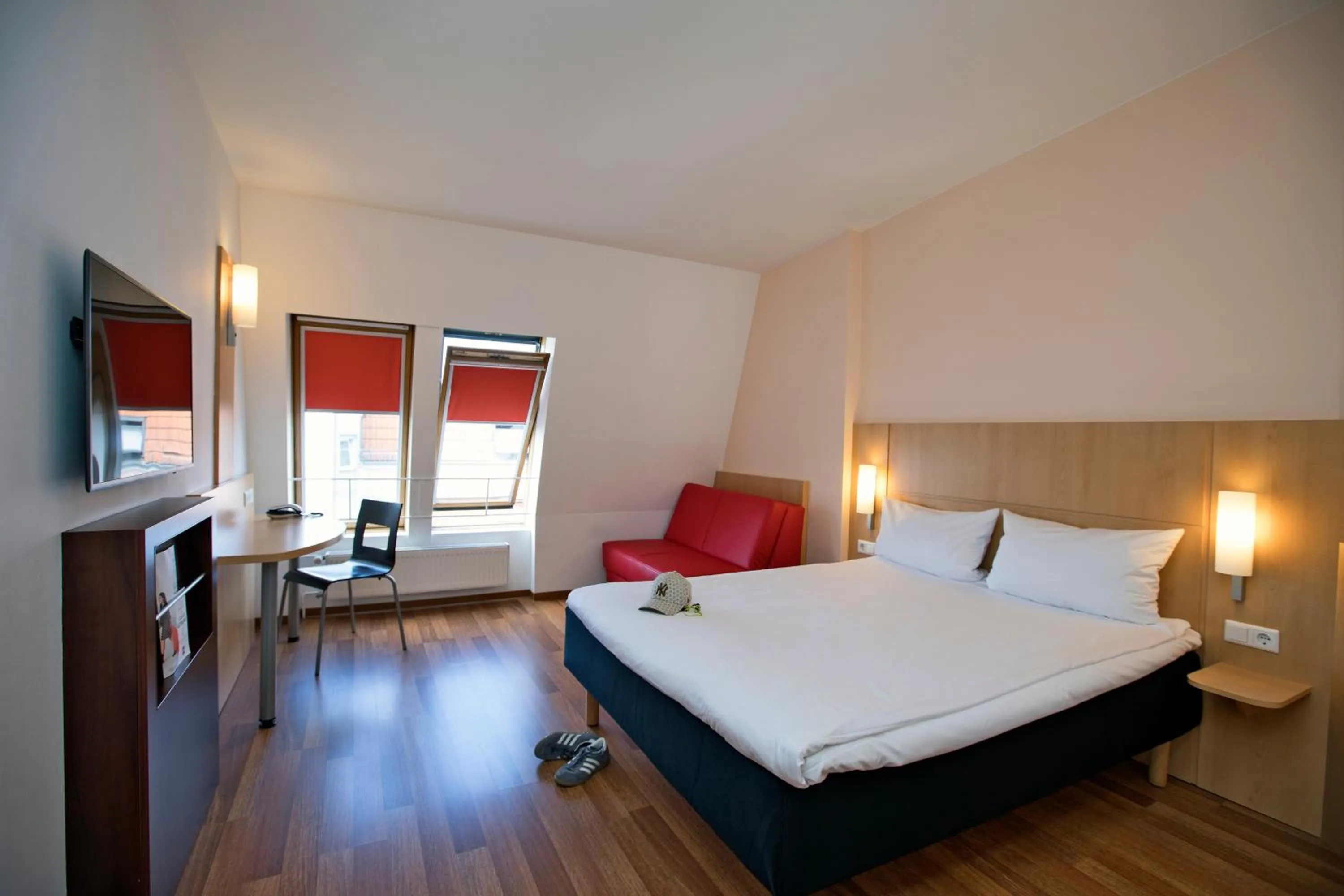 Photo of the whole room, Bed in ibis Berlin City Süd