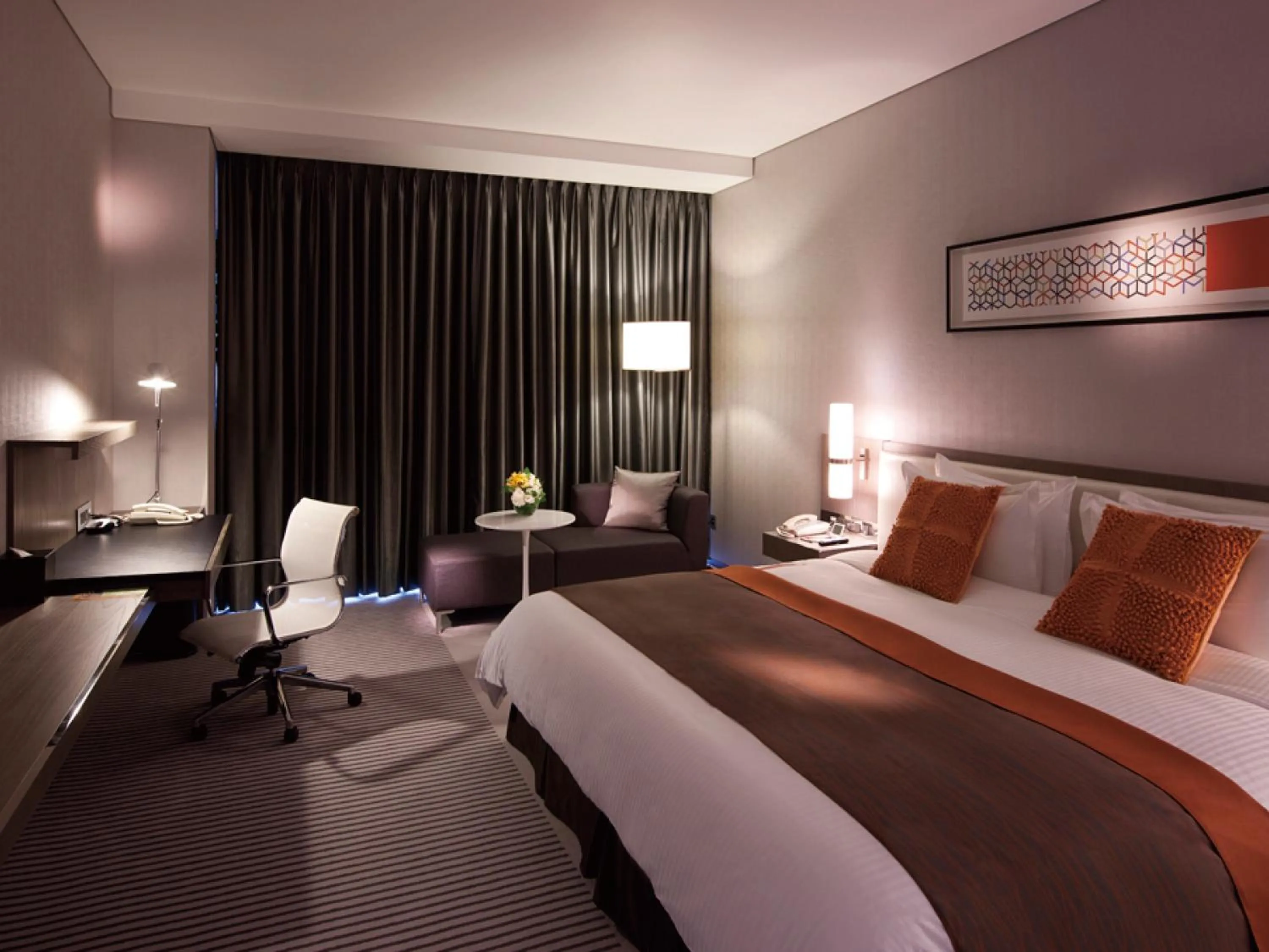 Bed in Ramada Plaza by Wyndham Suwon