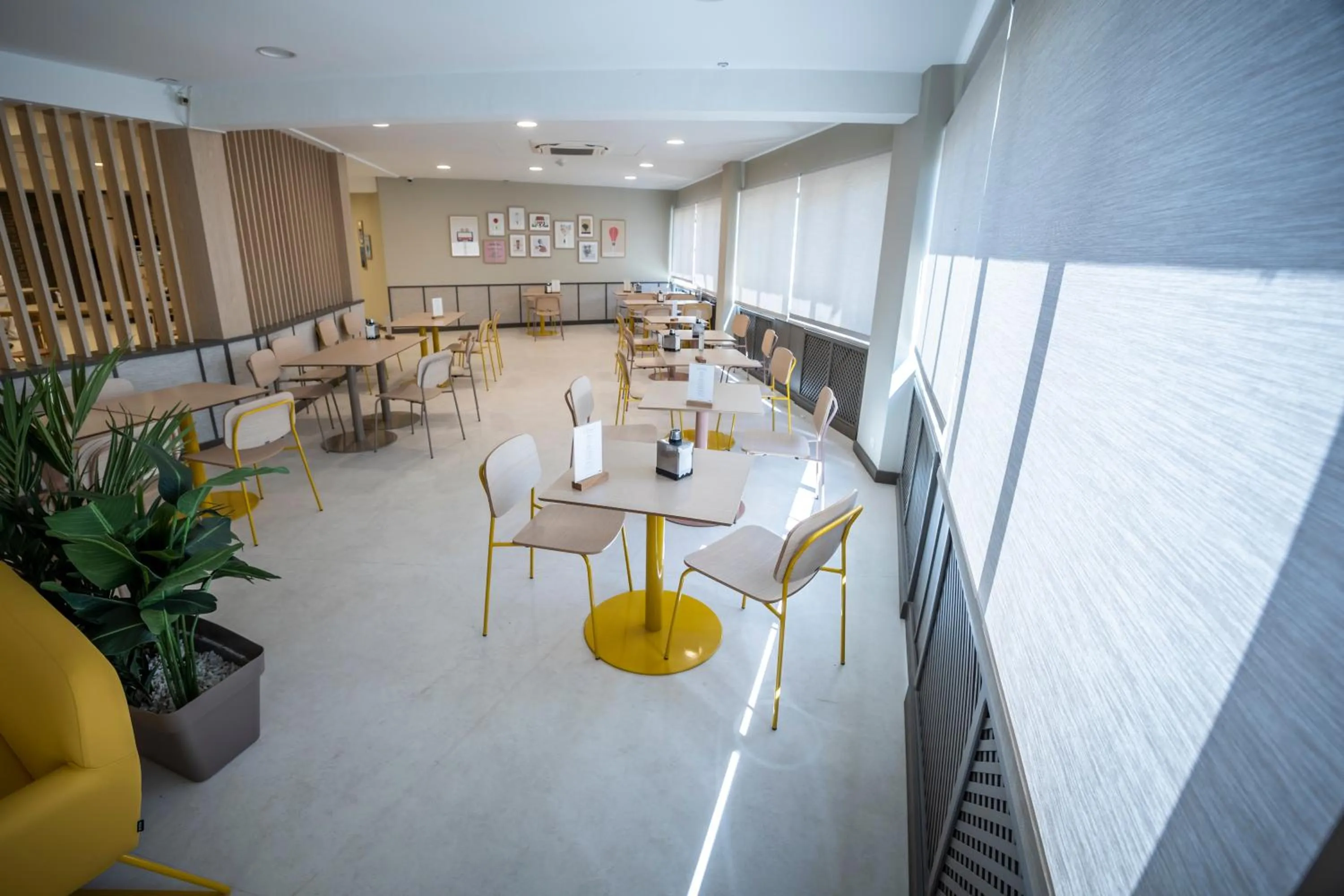 Restaurant/places to eat in Hotel Restaurante Cadosa