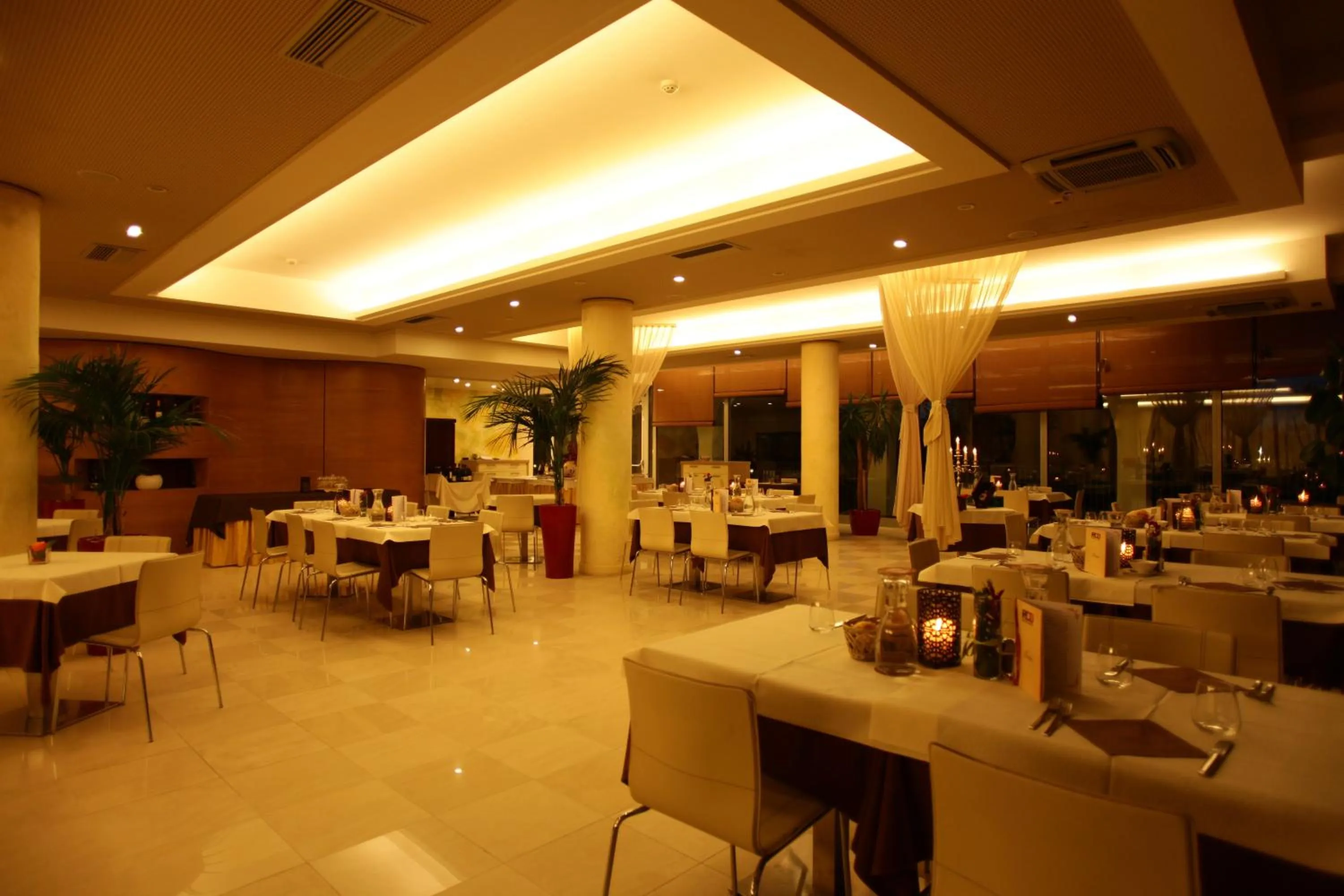 Restaurant/places to eat in Hotel Rivus