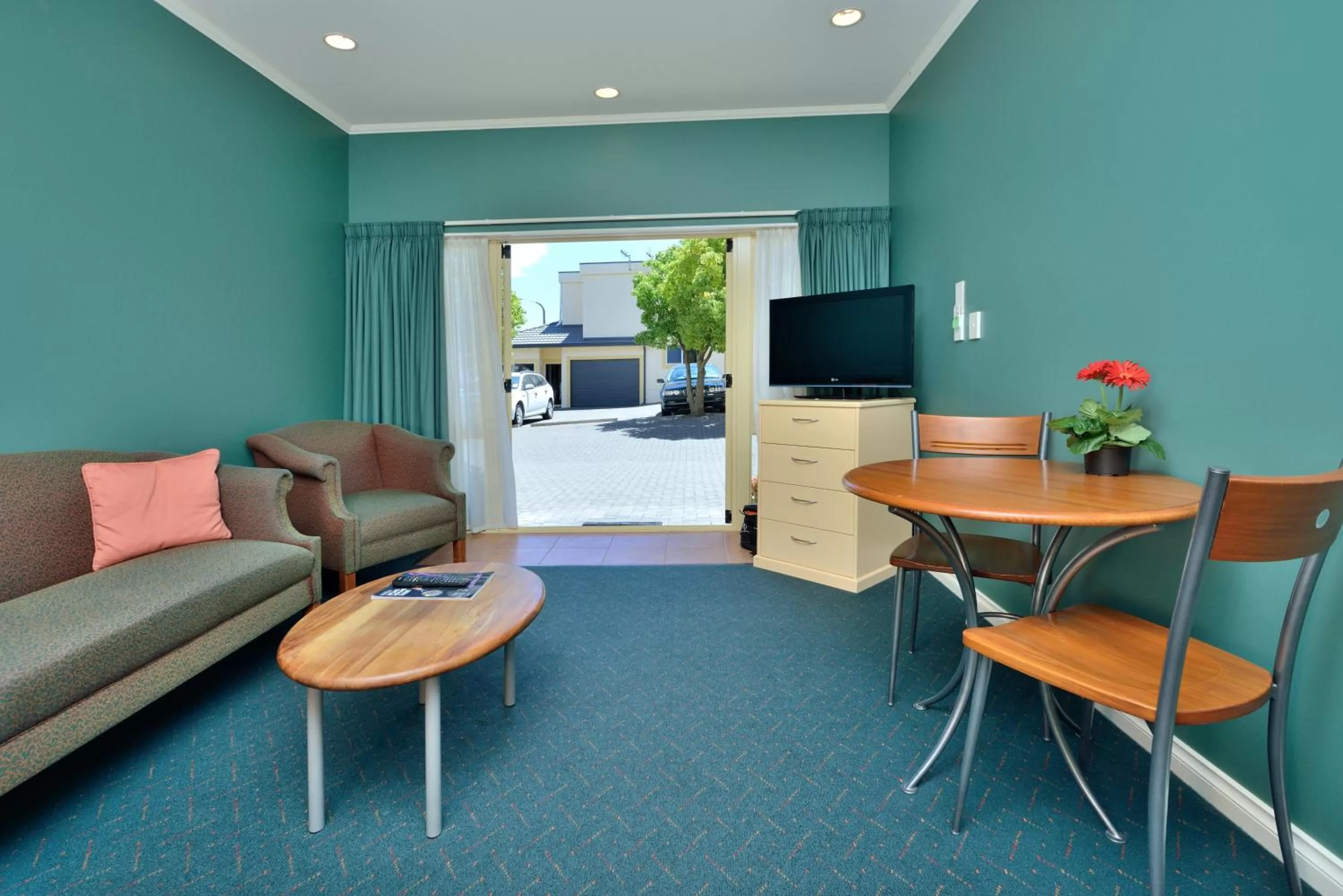 TV and multimedia in Shoreline Motel