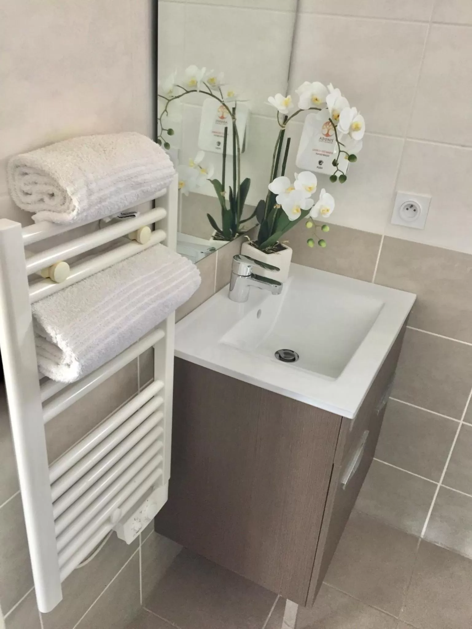 Shower, Bathroom in Les Terrasses D'Aix - Studio avec Grande Terrasse privée