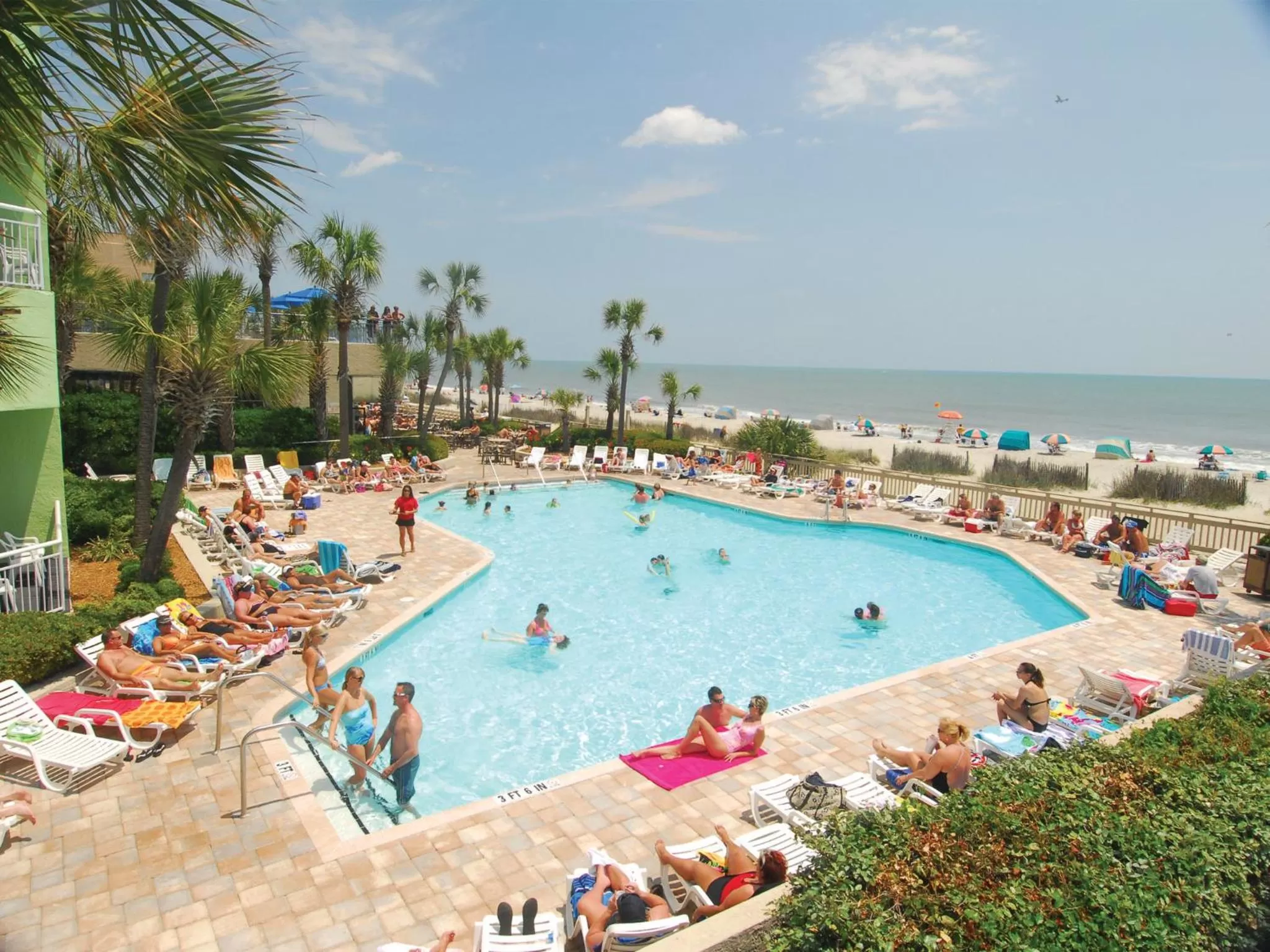 Swimming pool in Coral Beach Resort