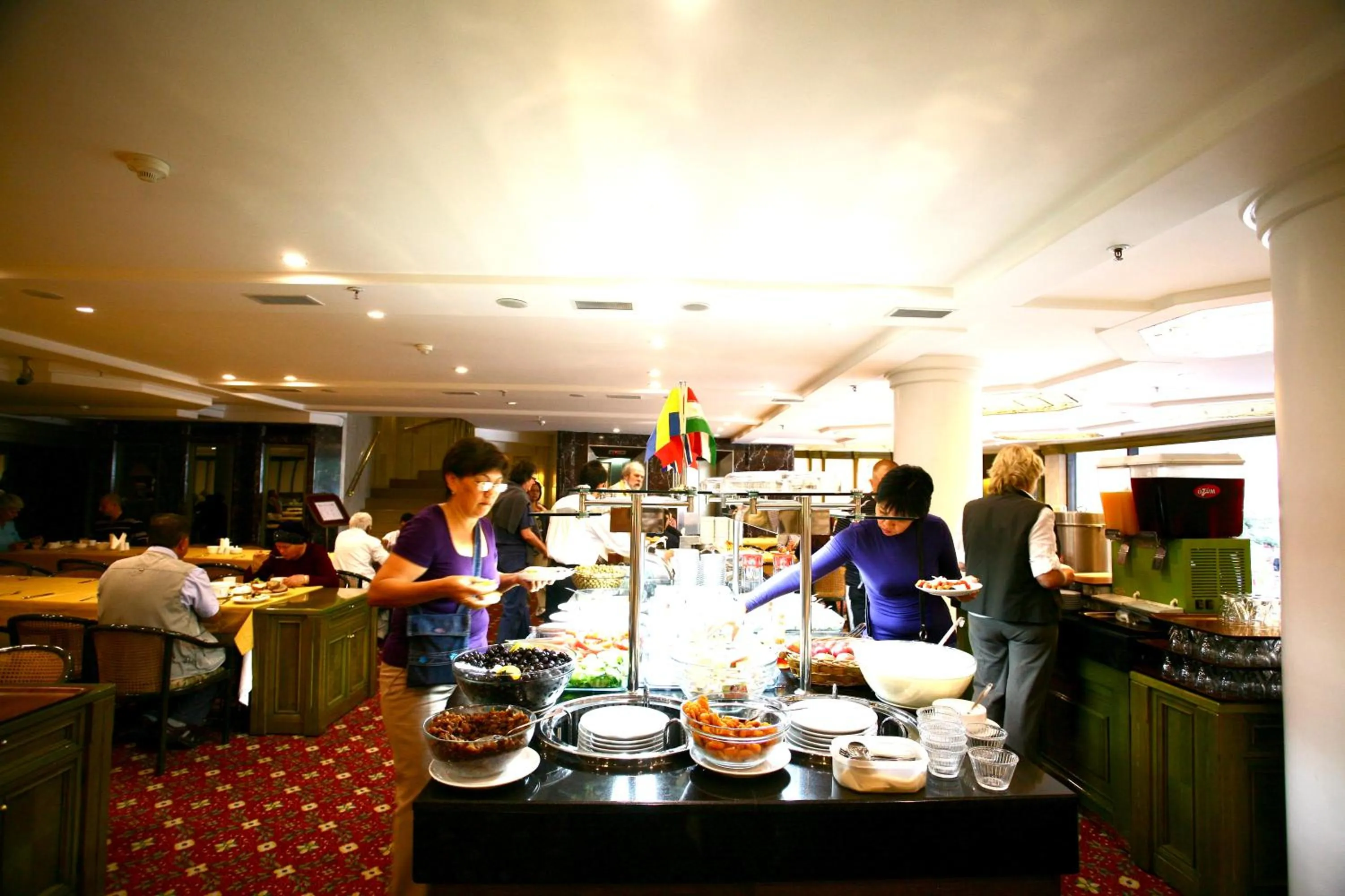 Restaurant/places to eat in Istanbul Royal Hotel