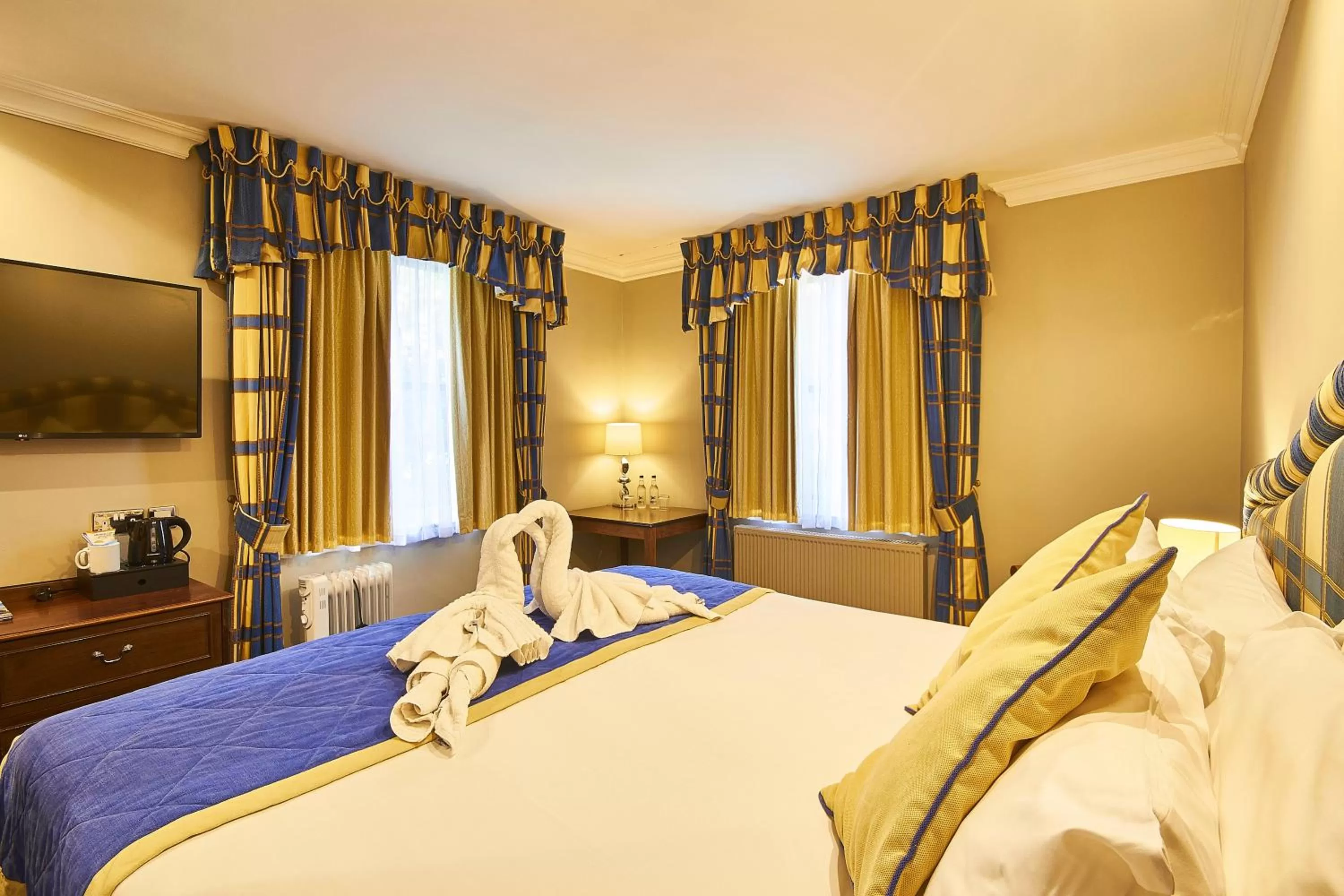 Bedroom, Bed in The George Hotel