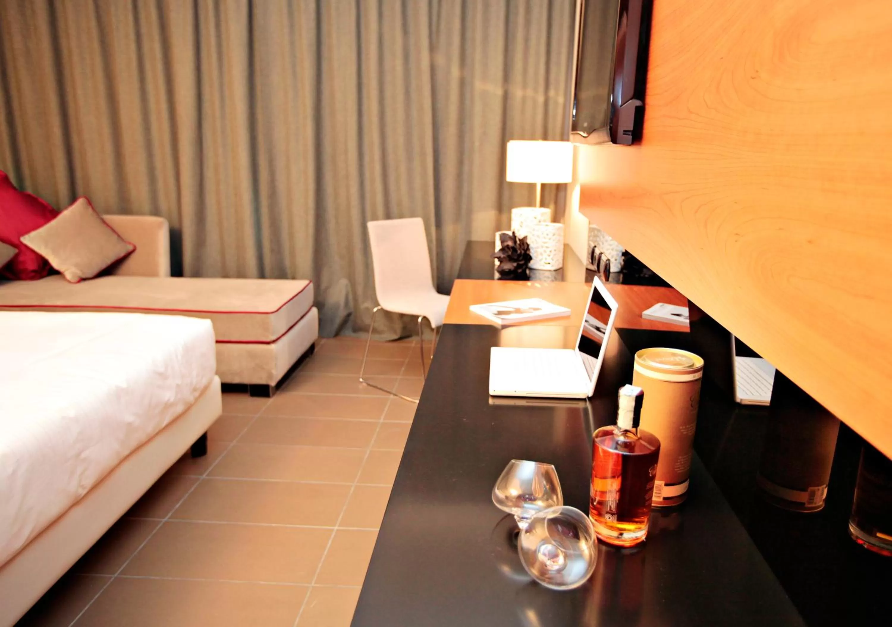 Photo of the whole room, Bed in Cosmopolitan Hotel