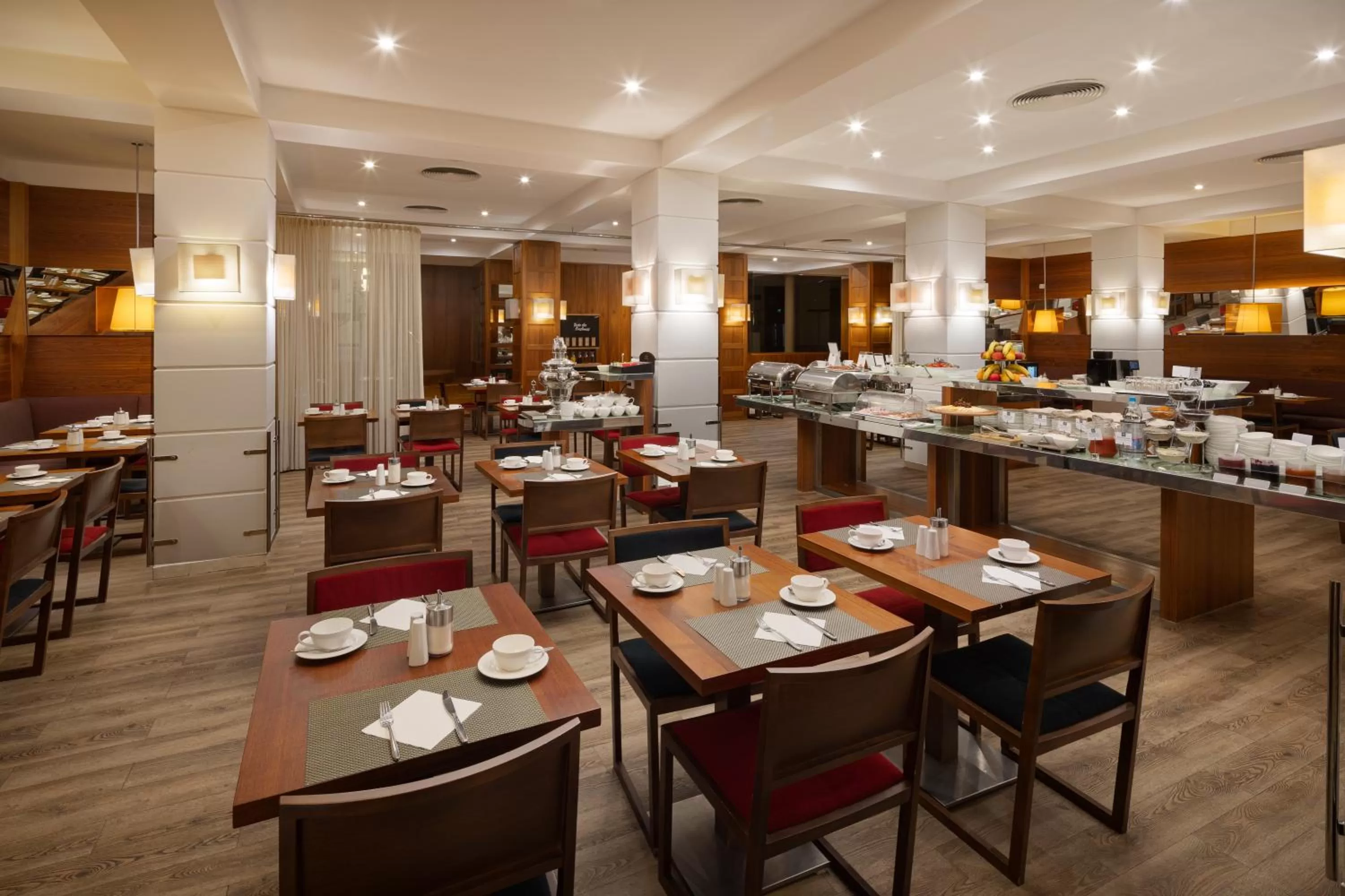 Restaurant/places to eat in K+K Hotel Opera