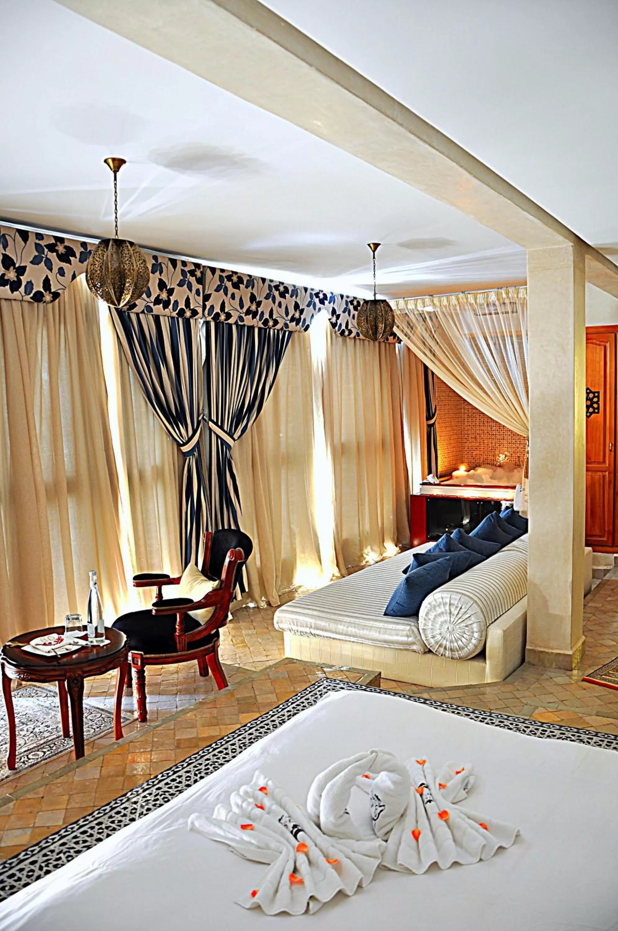 Photo of the whole room, Bed in Palais Ommeyad Suites & Spa