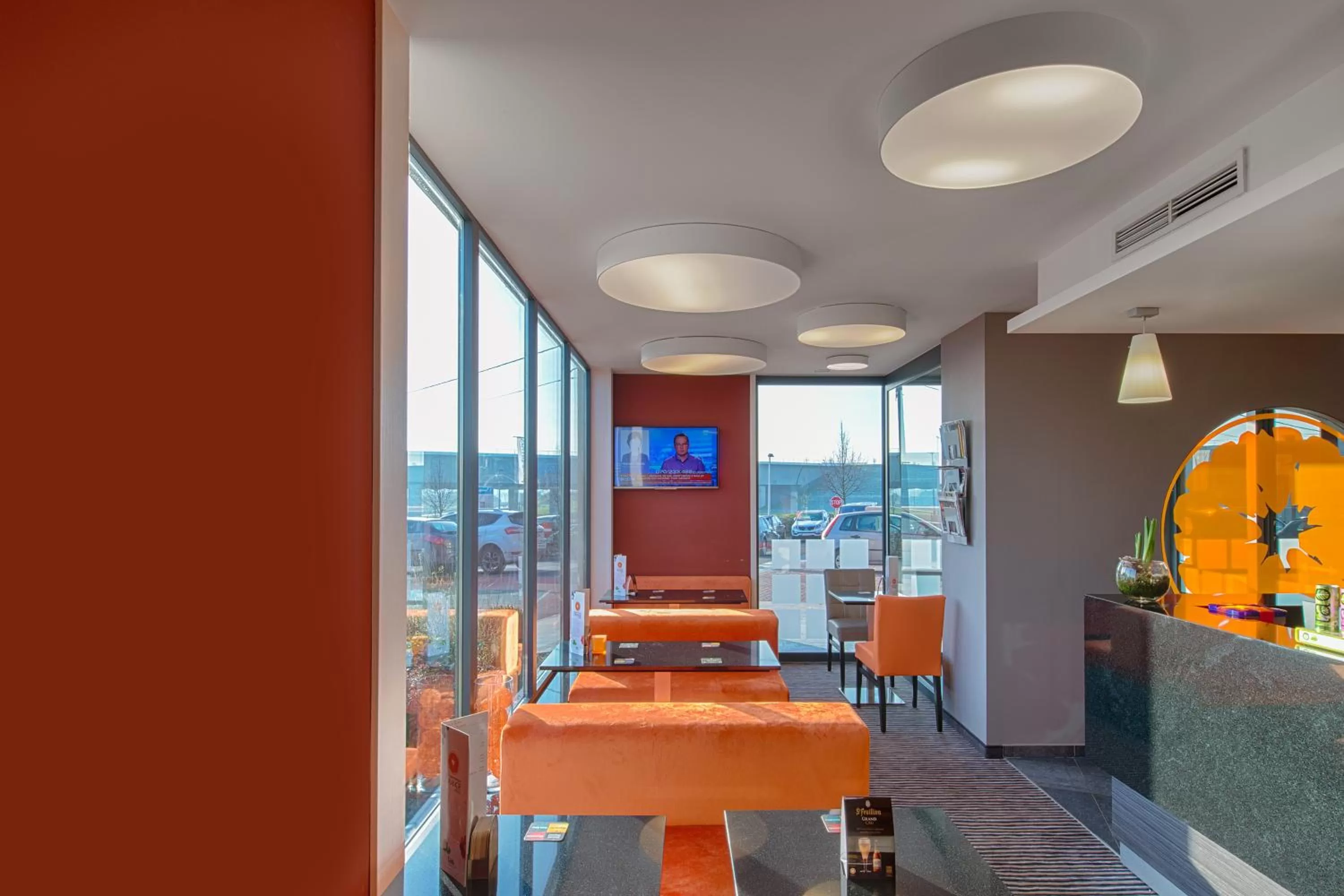 Lounge or bar in Orange Hotel La Louvière