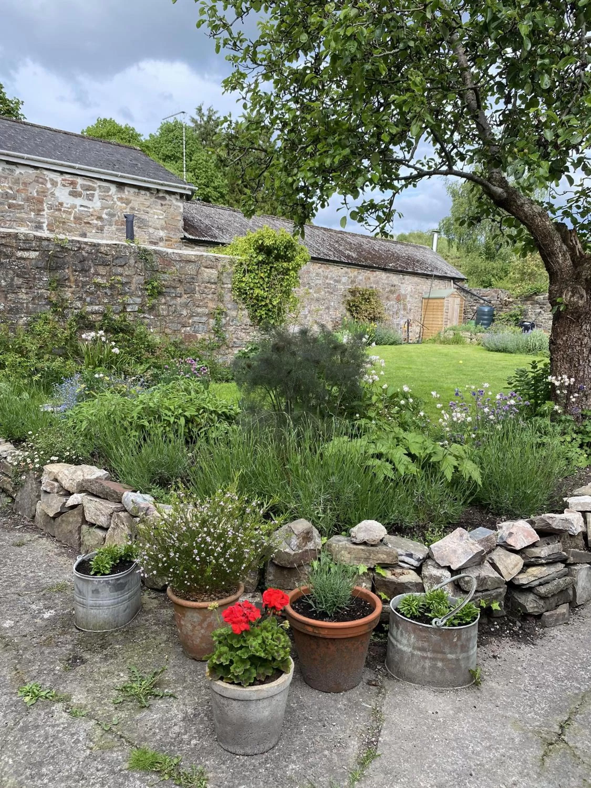 Property building, Garden in Six on Castle