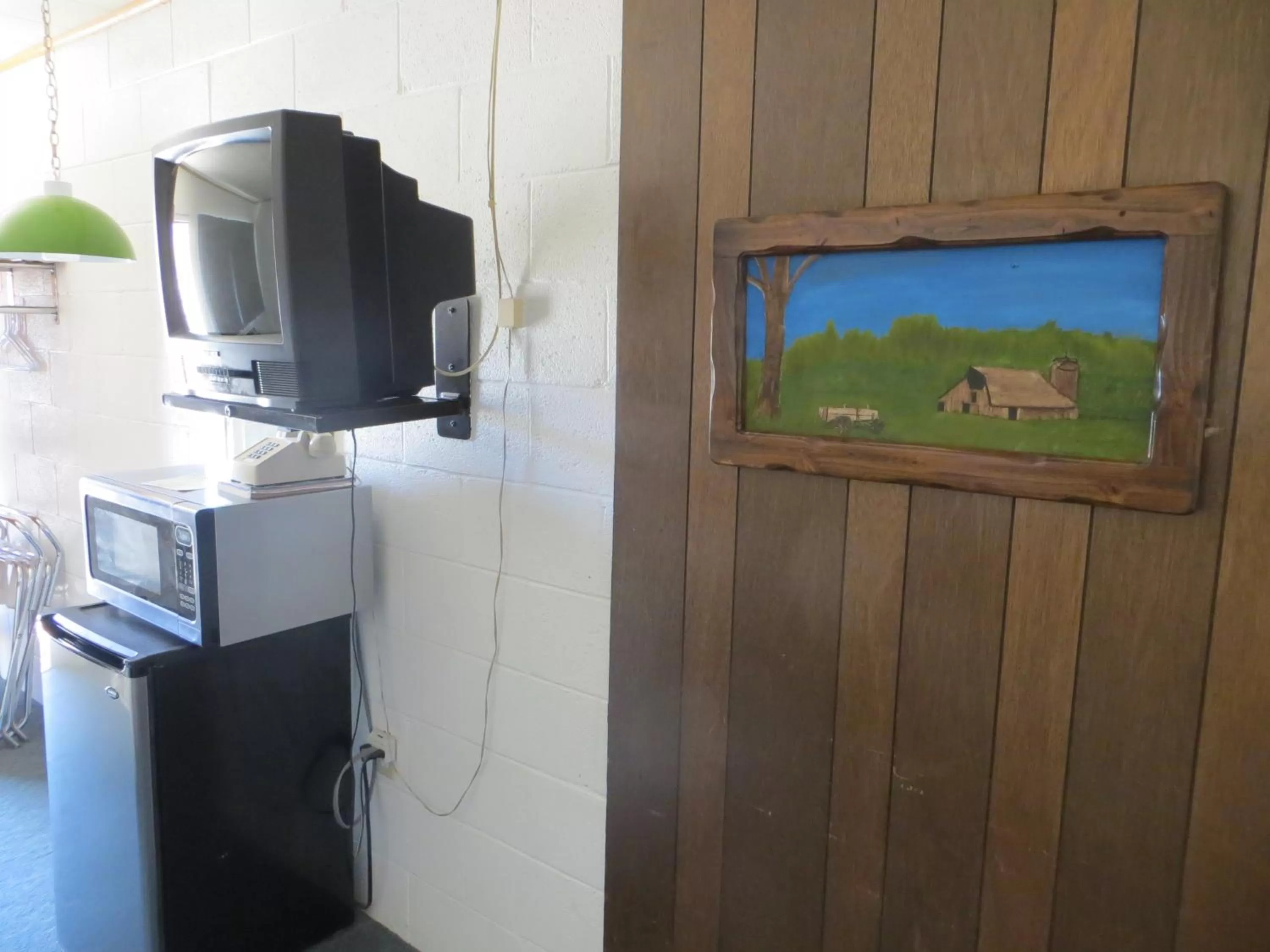 Kitchen or kitchenette in Alamo Inn