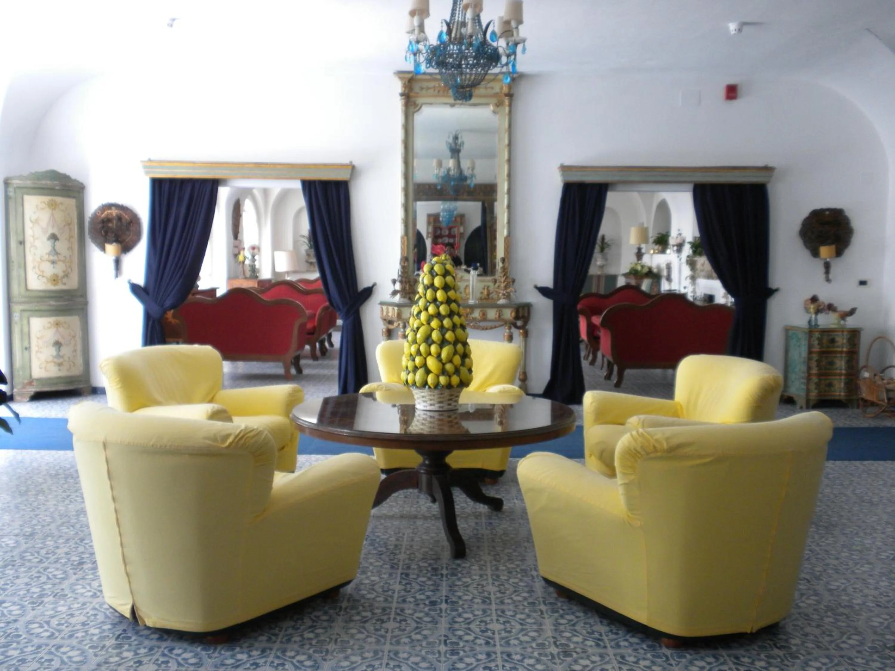 Communal lounge/ TV room in Arathena Rocks Hotel