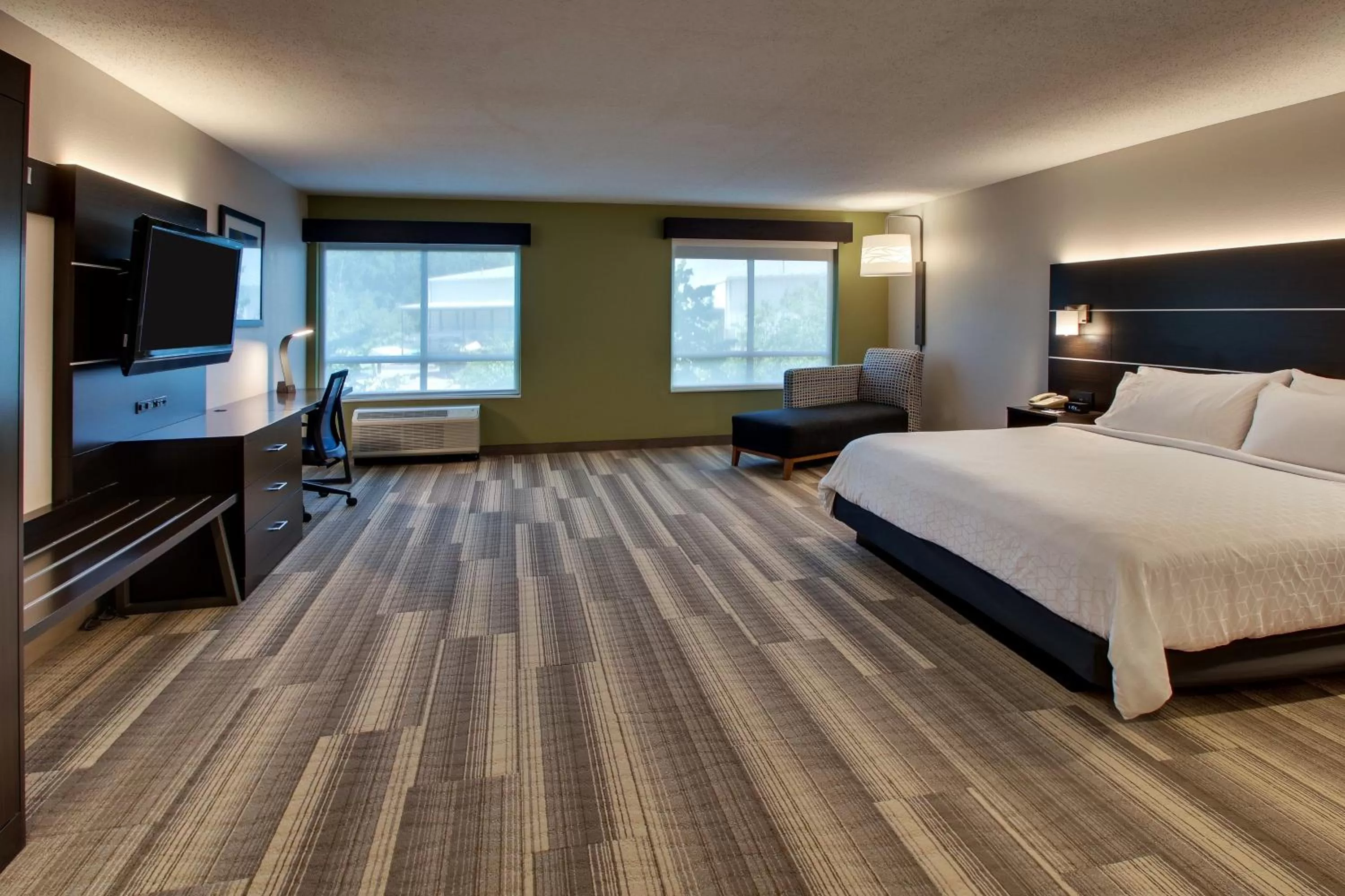 Photo of the whole room, Bed in Holiday Inn Express Georgetown by IHG