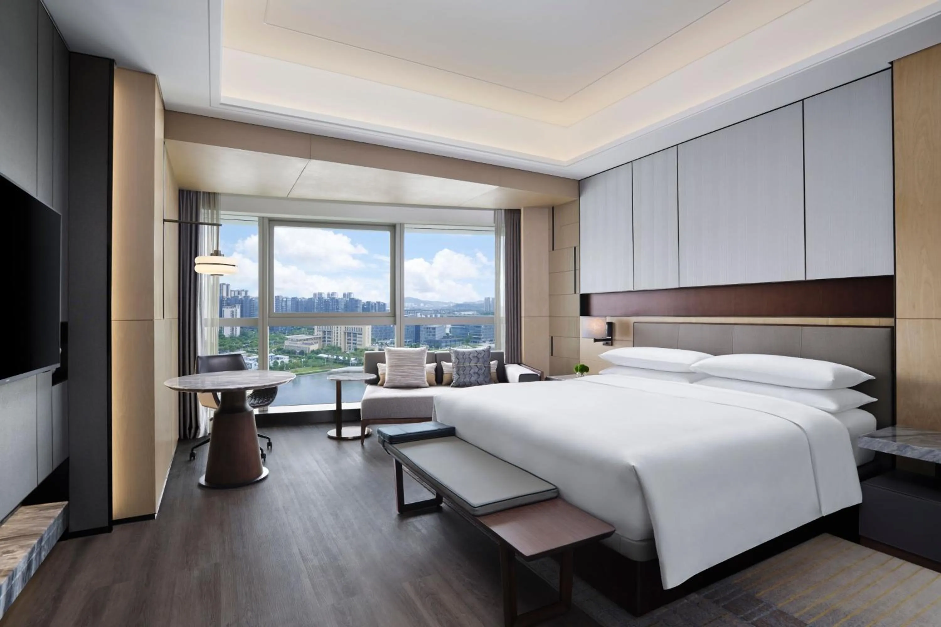 Photo of the whole room, Bed in Zhuhai Marriott Hotel Jinwan