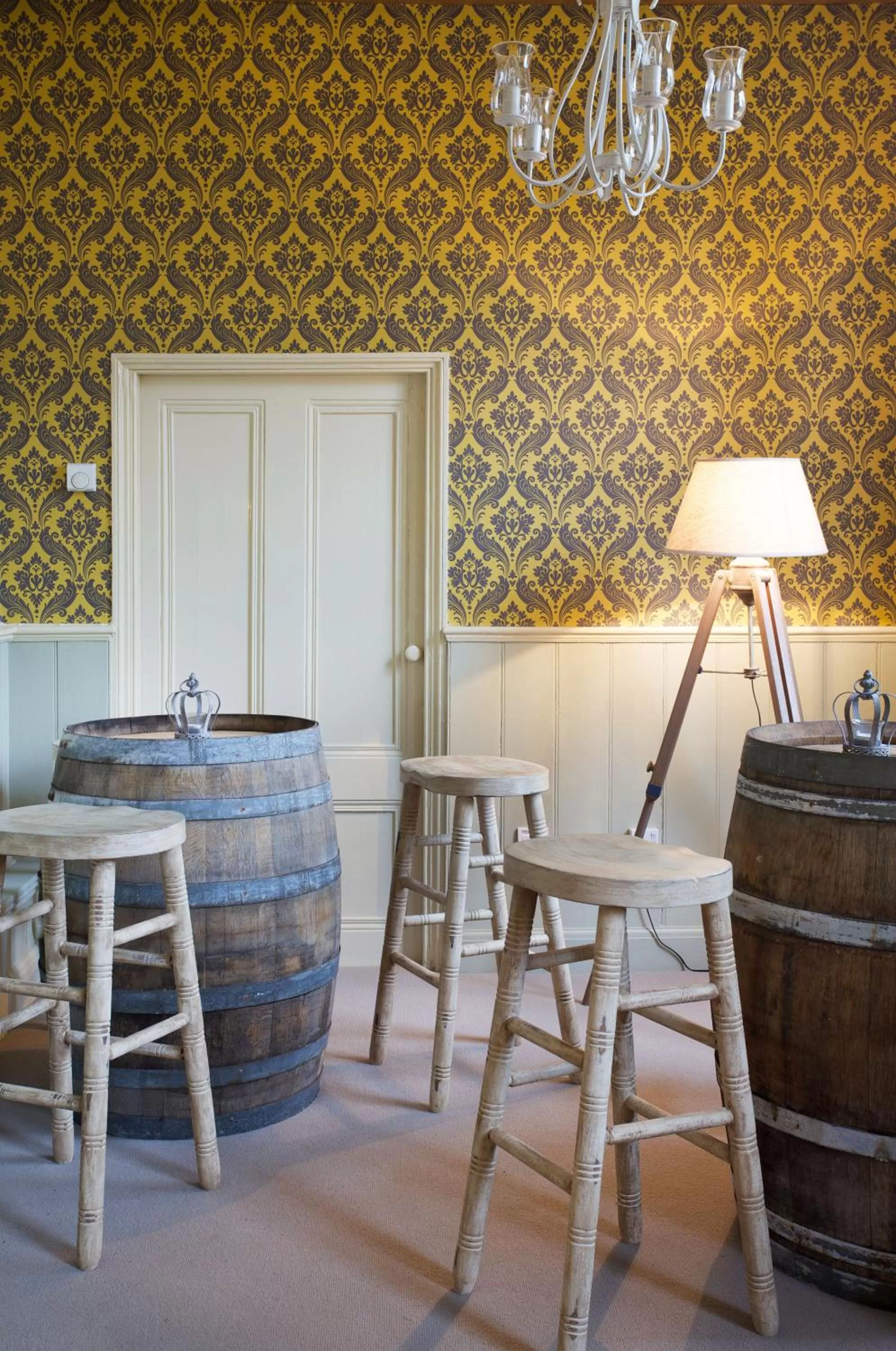 Lounge or bar in The Queen's Inn