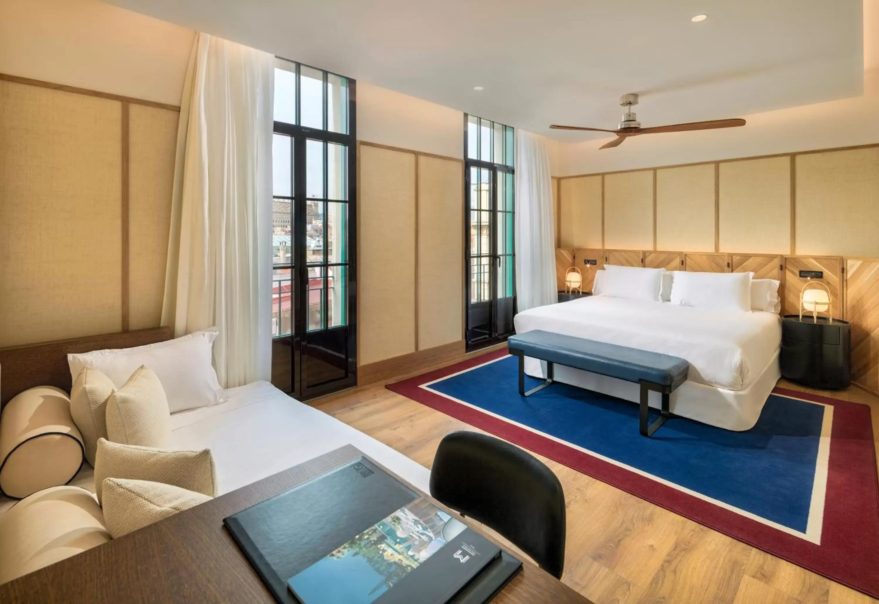 Junior Suite (2 Adults + 2 Children) in H10 Madison 4* Sup Junior Suite (2 Adults + 2 Children) in H10 Madison 4* Sup