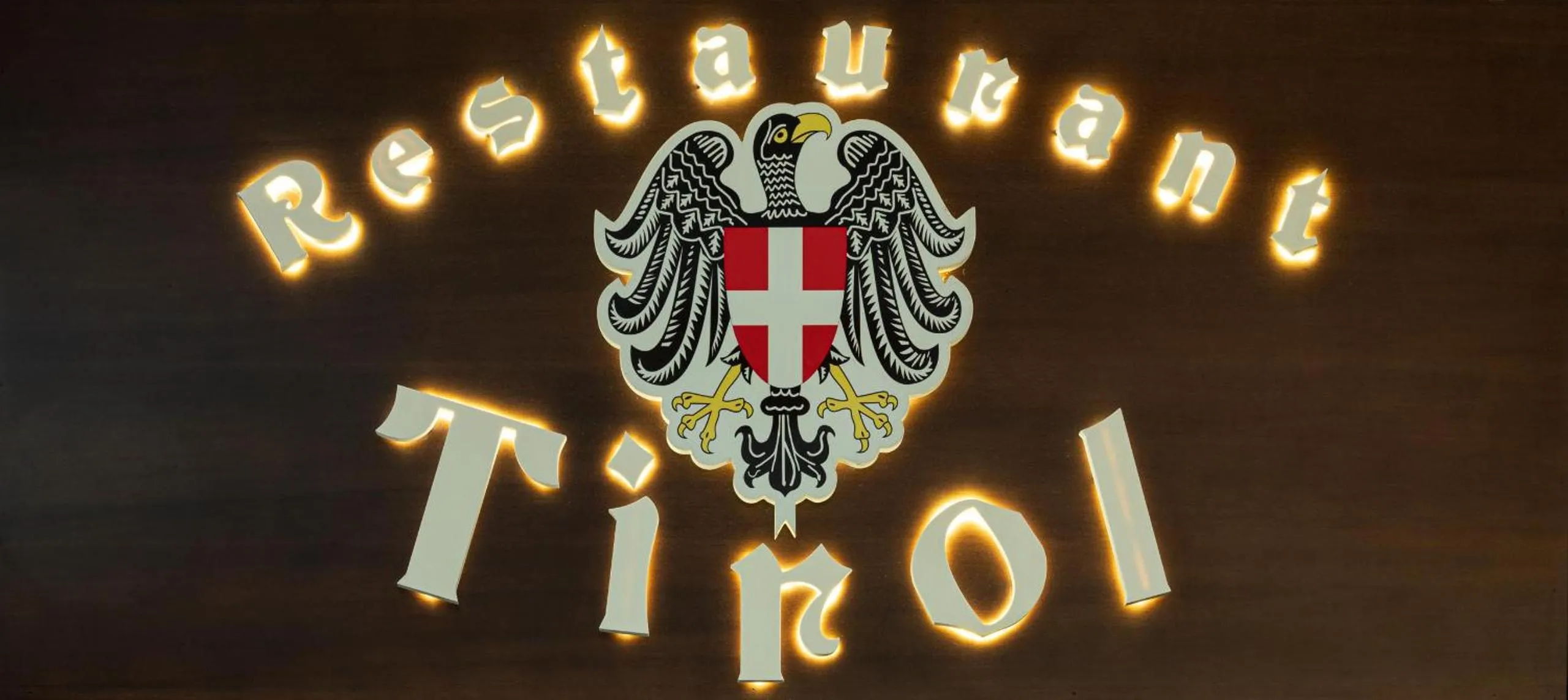 Restaurant/places to eat in Hotel International