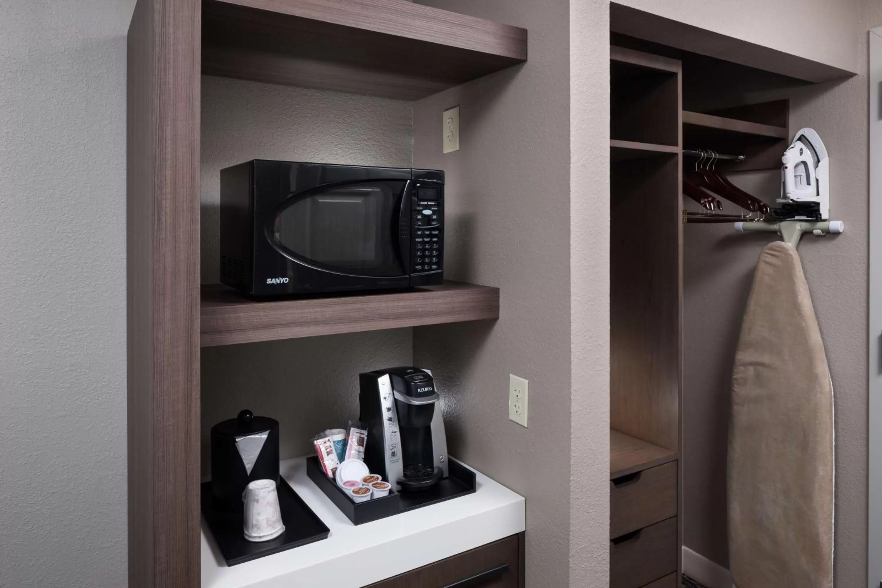 Living room in Hilton Garden Inn Savannah Airport