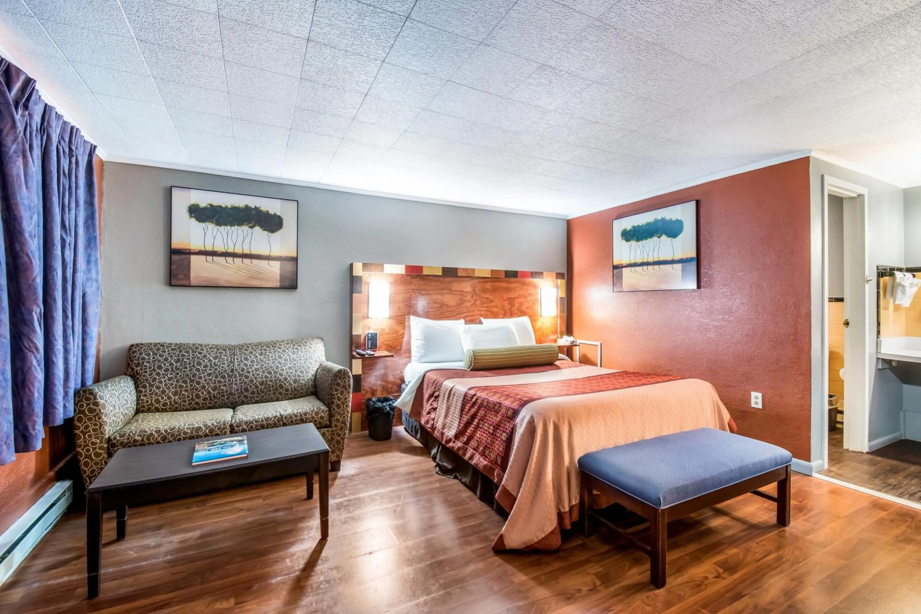 Bed in Highland Inn New Cumberland