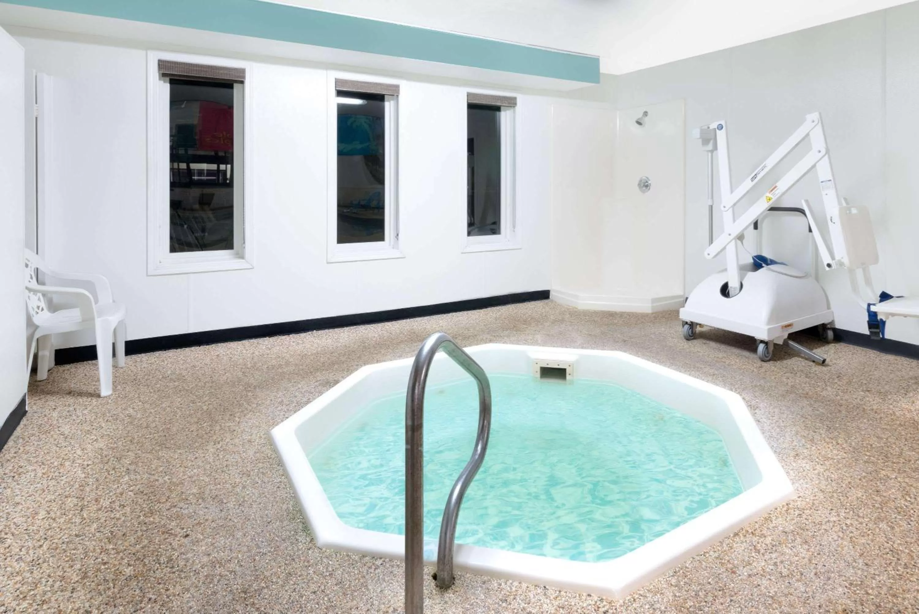 Hot Tub in Super 8 by Wyndham Huron