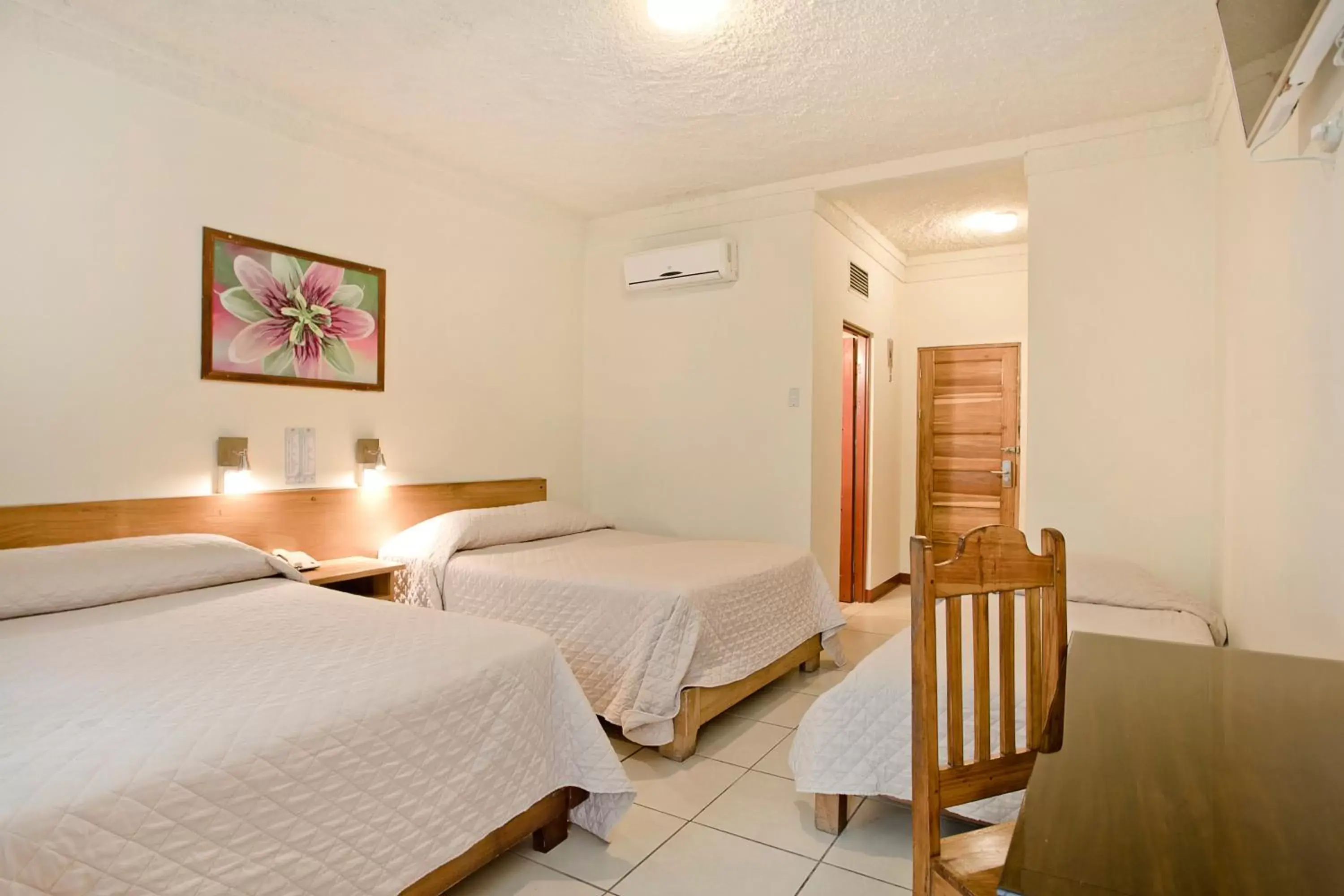 Standard Family Room in Hotel Boyeros Standard Family Room in Hotel Boyeros