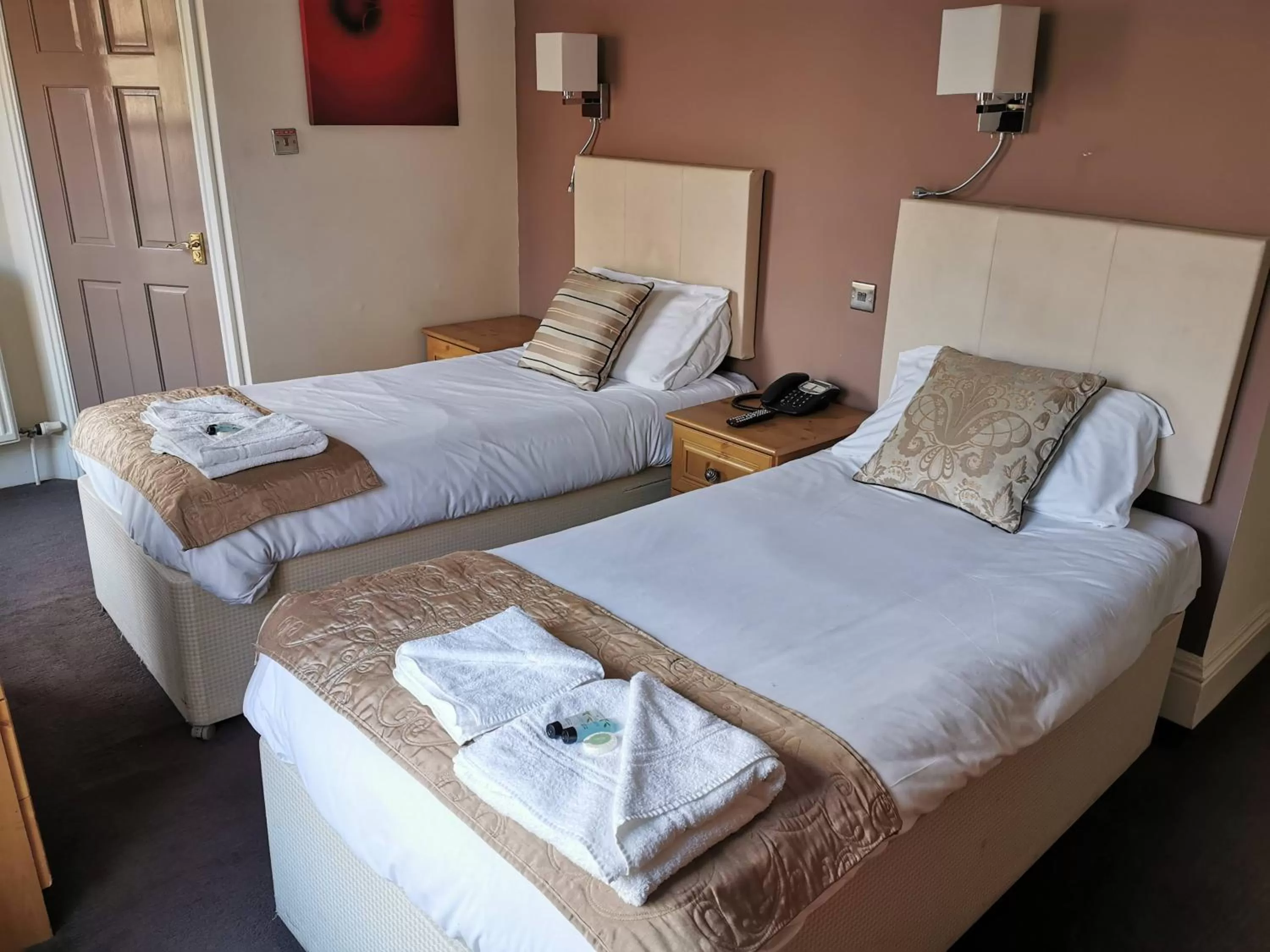 Bed in The Queens Hotel