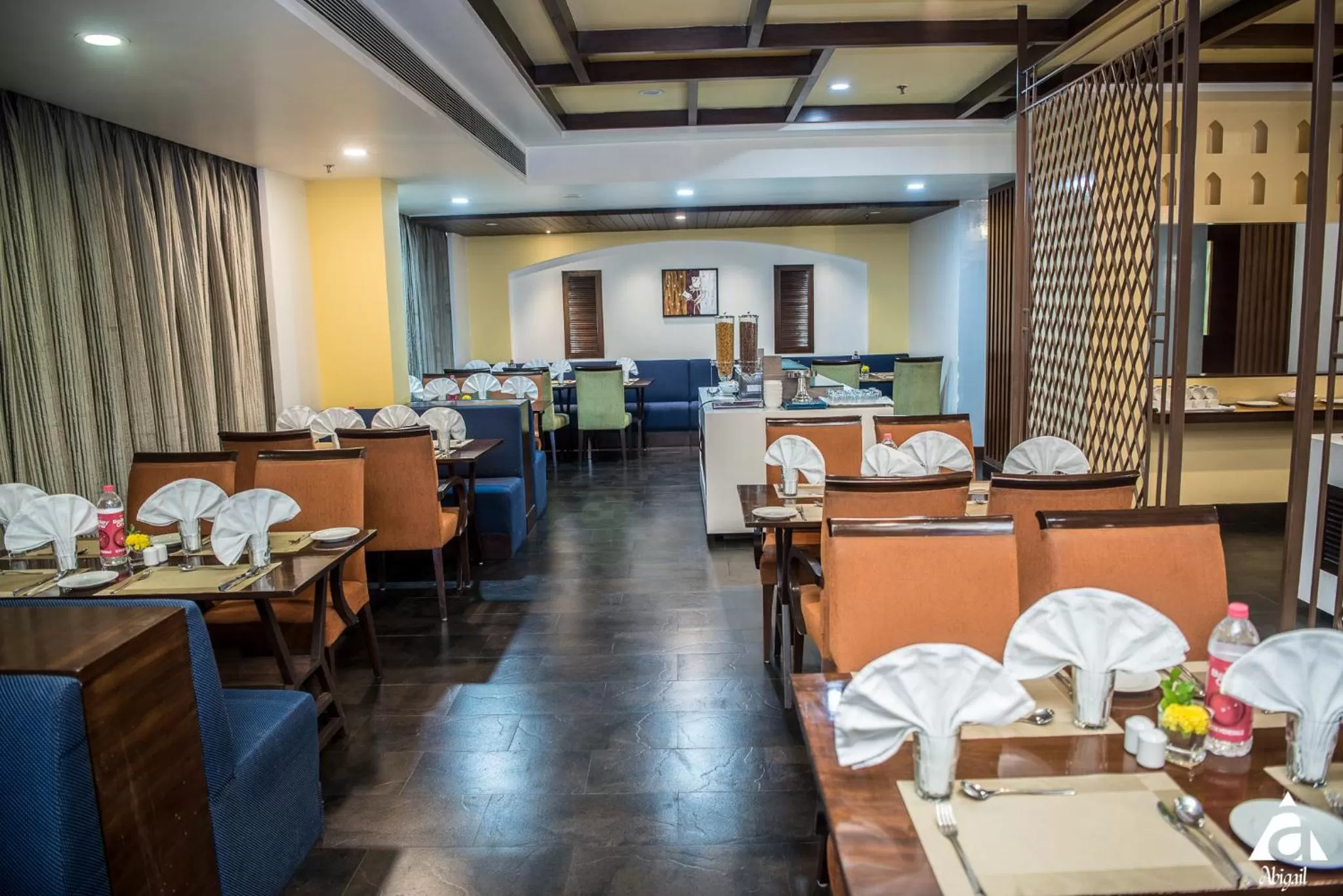 Restaurant/places to eat in Hotel Abigail Goradia's