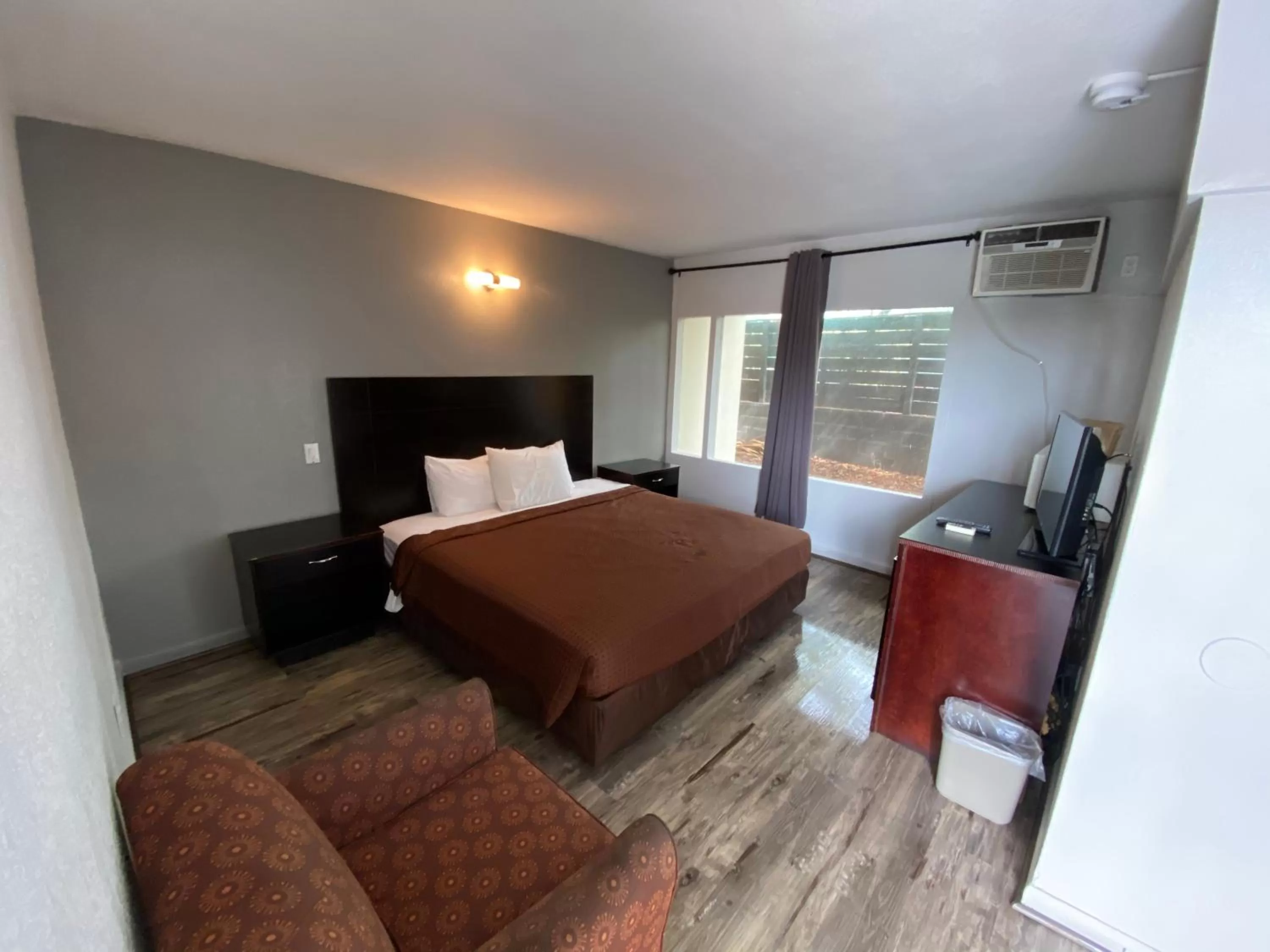 Photo of the whole room, Bed in Tarpon Inn