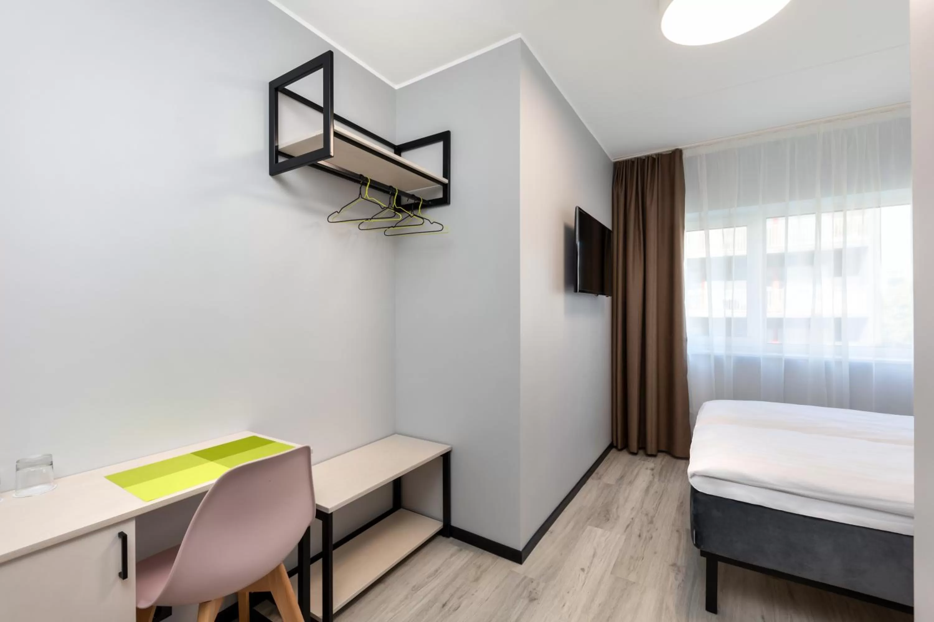 Photo of the whole room, TV/Entertainment Center in U11 Hotel