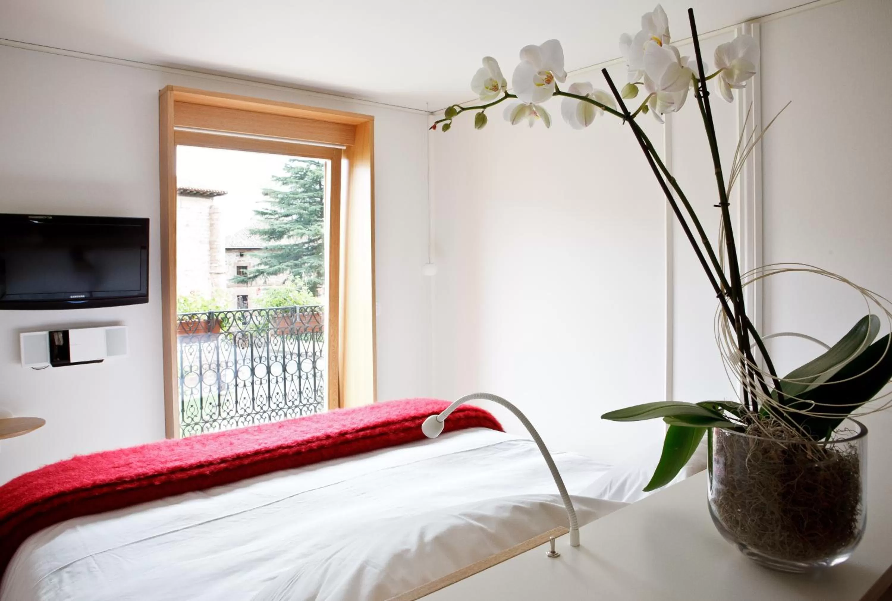 View (from property/room), Bed in Hotel Echaurren Relais & Châteaux