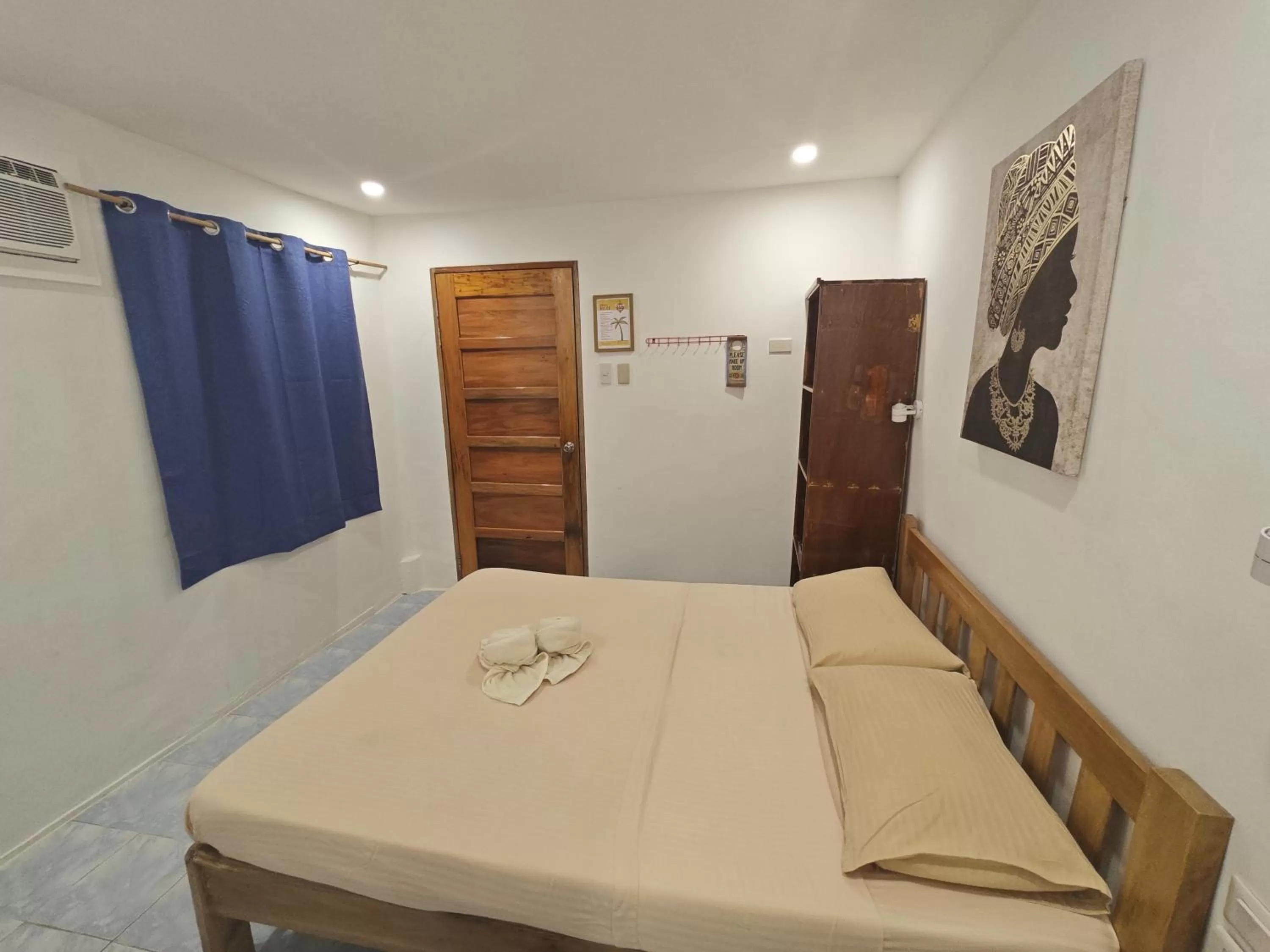 Bed in Room-Cola Inn