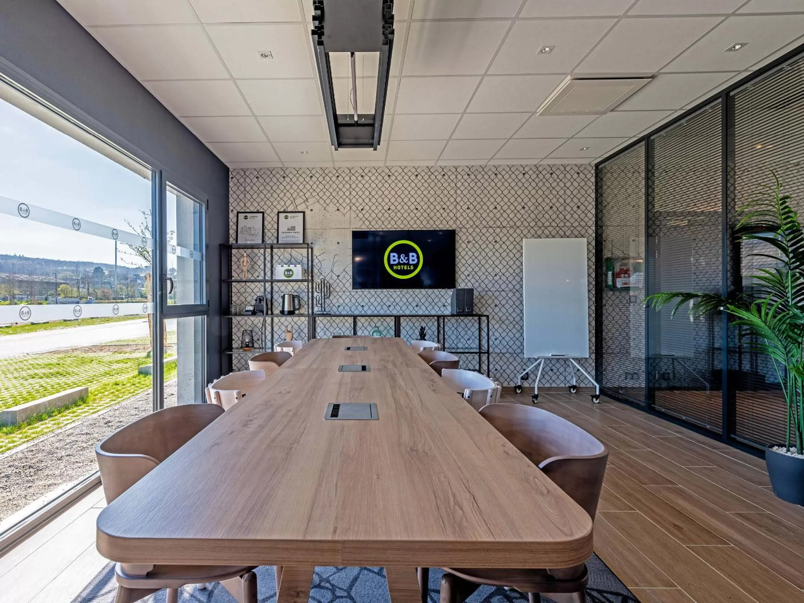 Lobby or reception in B&B HOTEL Landerneau Bois Noir