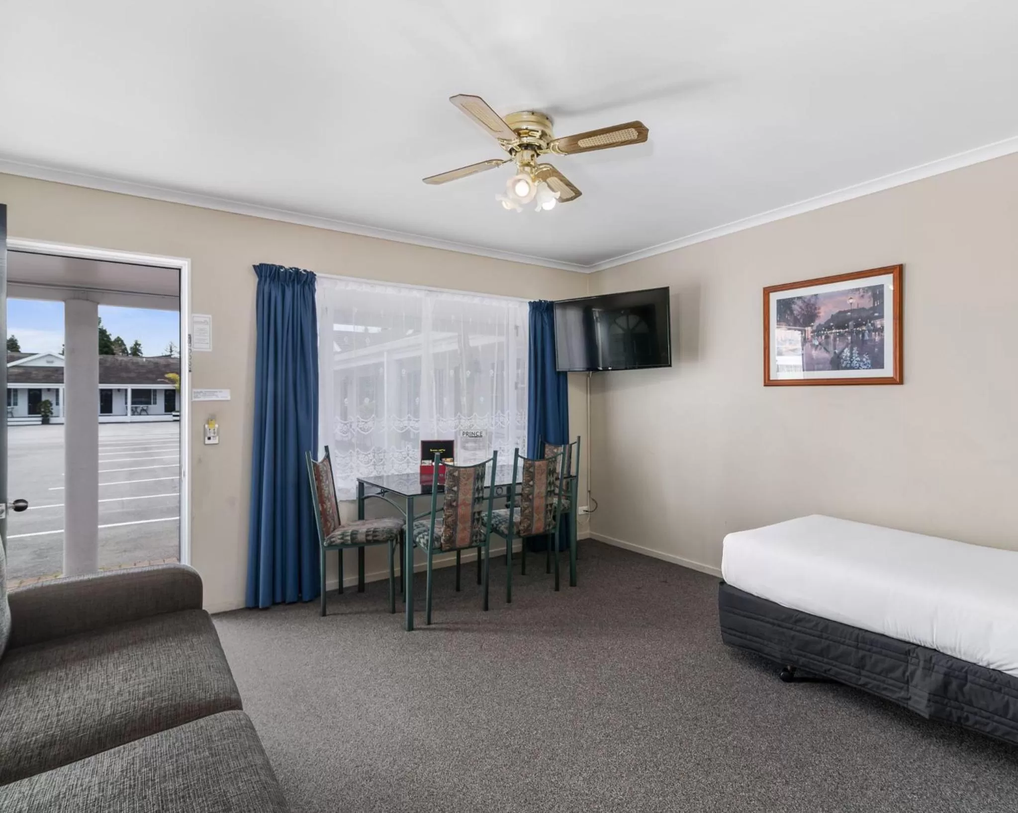 One-Bedroom Apartment with Shower in ASURE PRINCE motor lodge