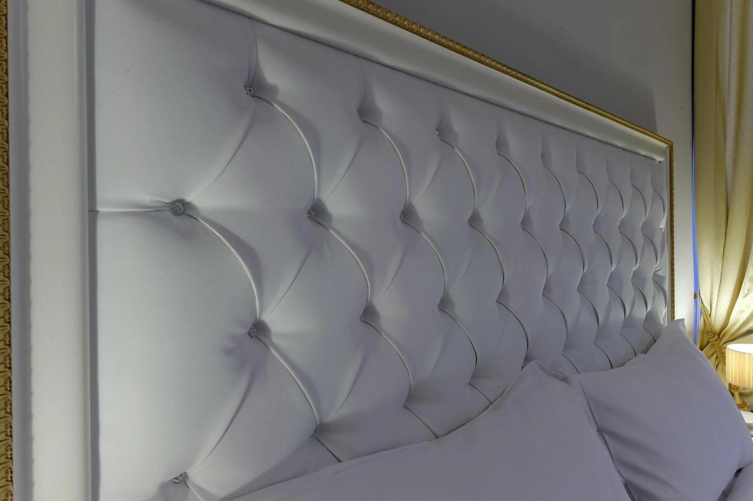 Photo of the whole room, Bed in Gravina Suite Frattina