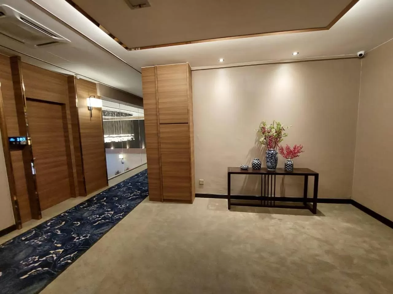 CHRISTEE SUITES HOTEL