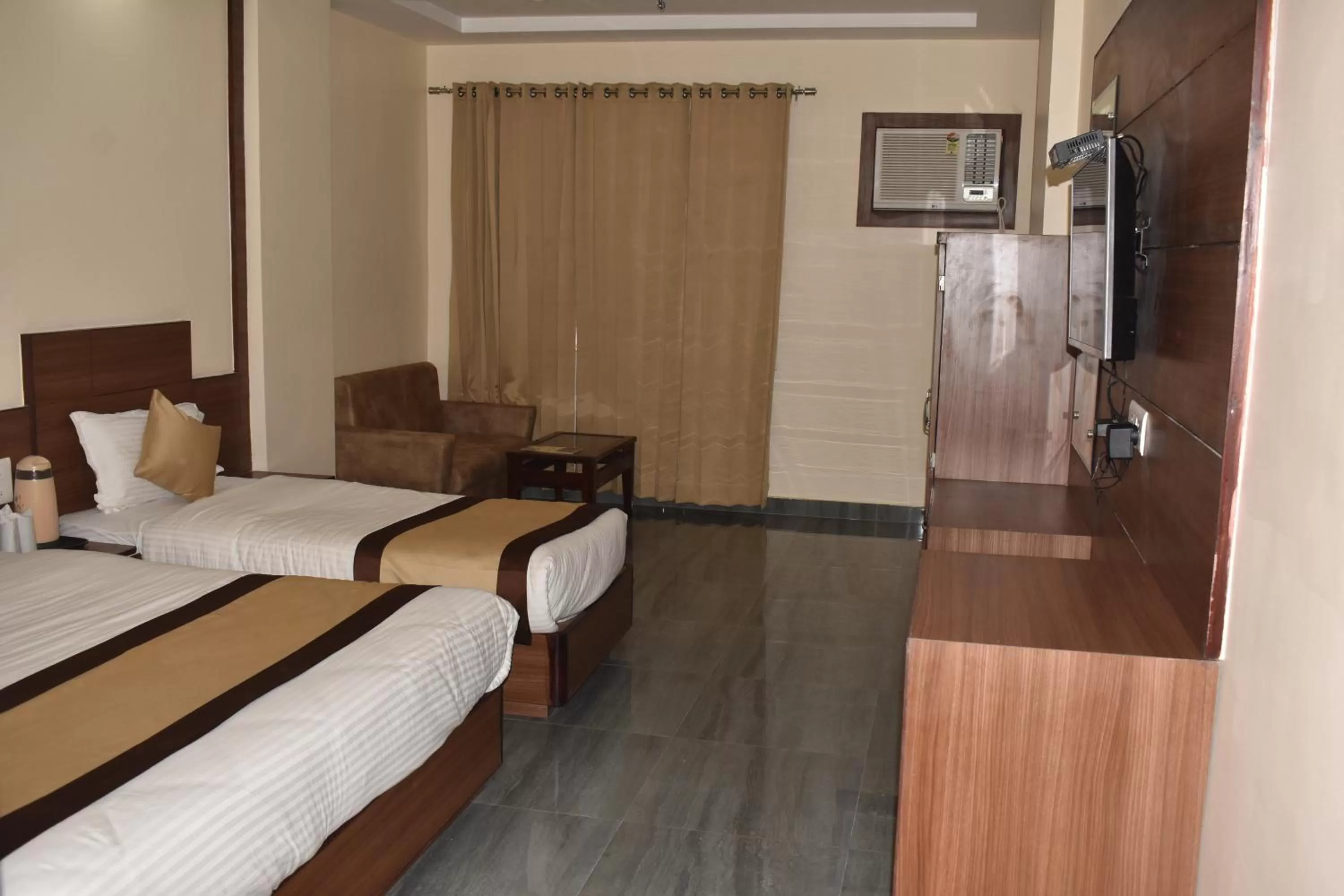 Photo of the whole room, Bed in Hotel The Vaishno Devi Hills