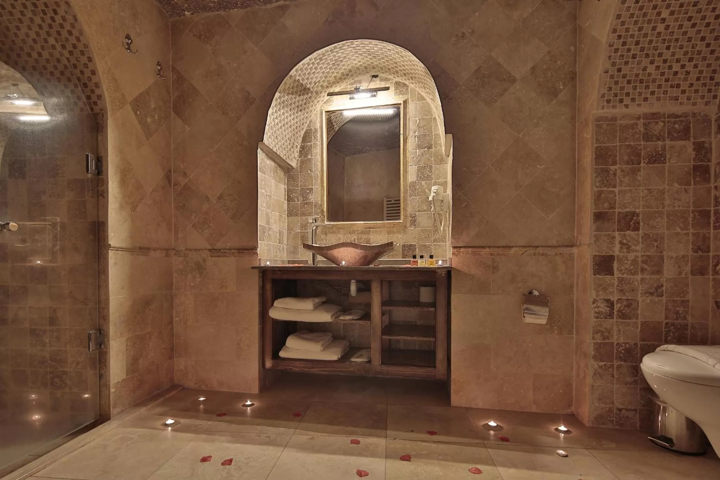 Decorative detail in Shoestring Cave House