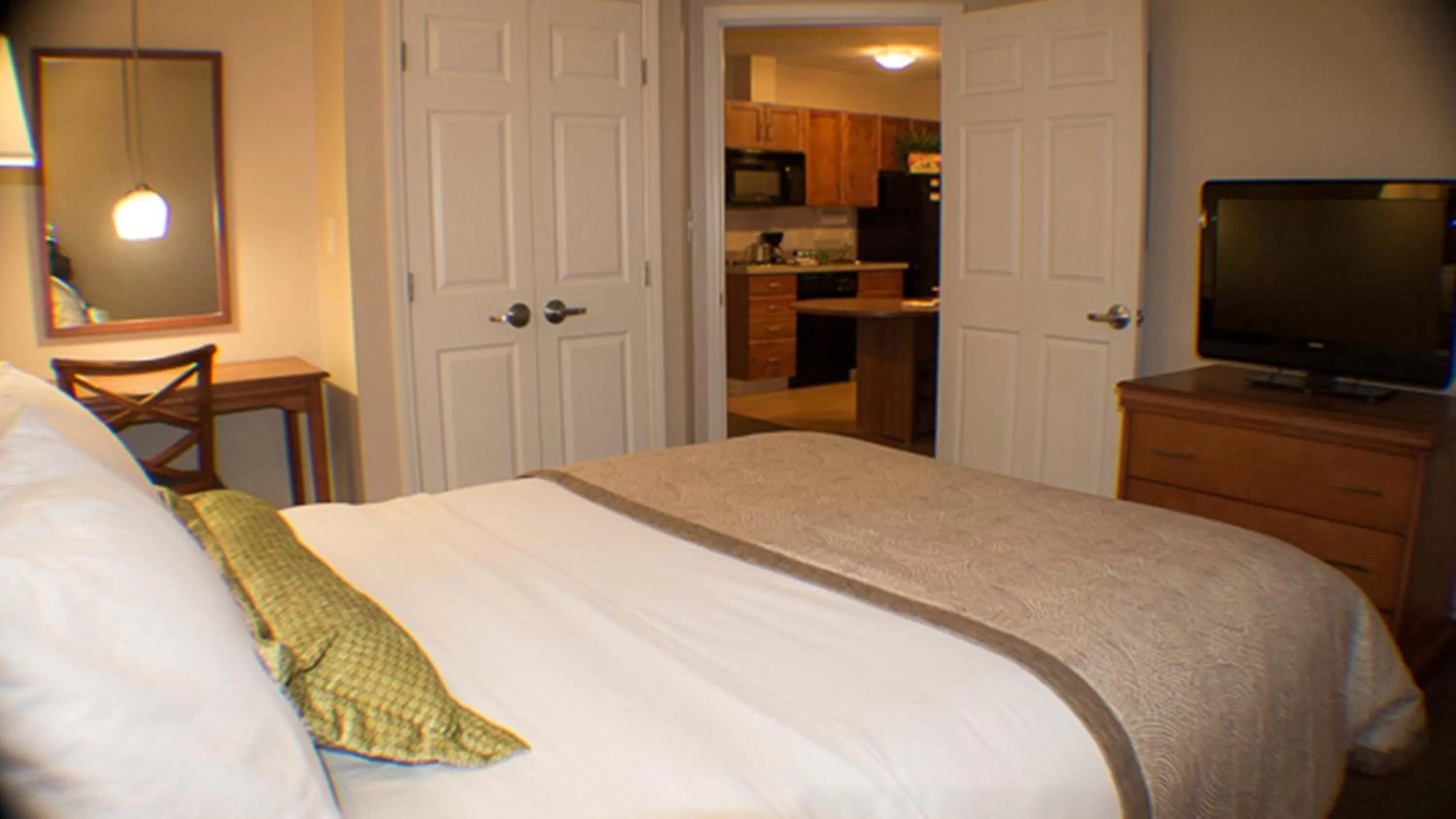 Photo of the whole room, Bed in Candlewood Suites Jacksonville by IHG