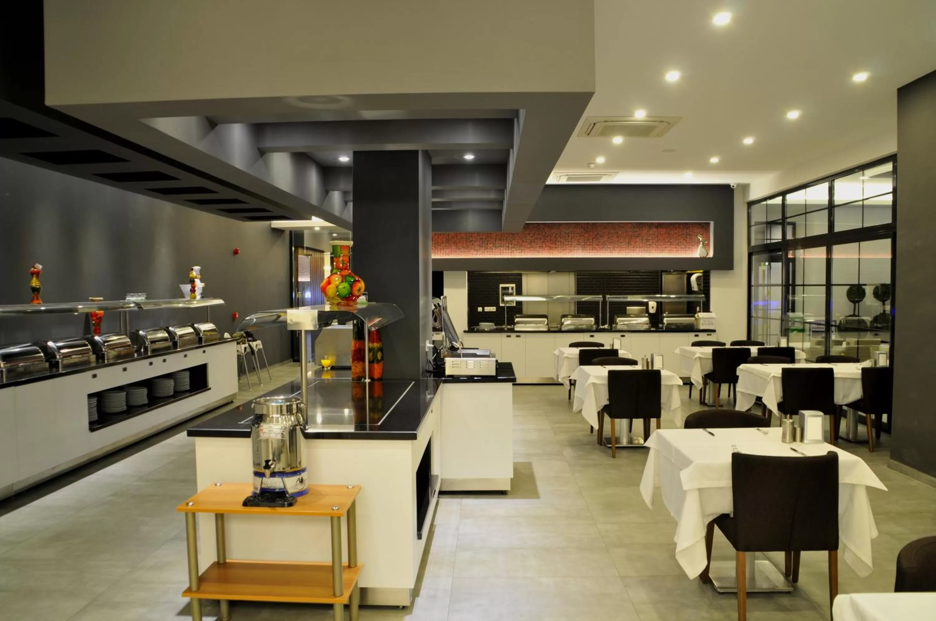 Restaurant/places to eat in Green Garden Suites Hotel