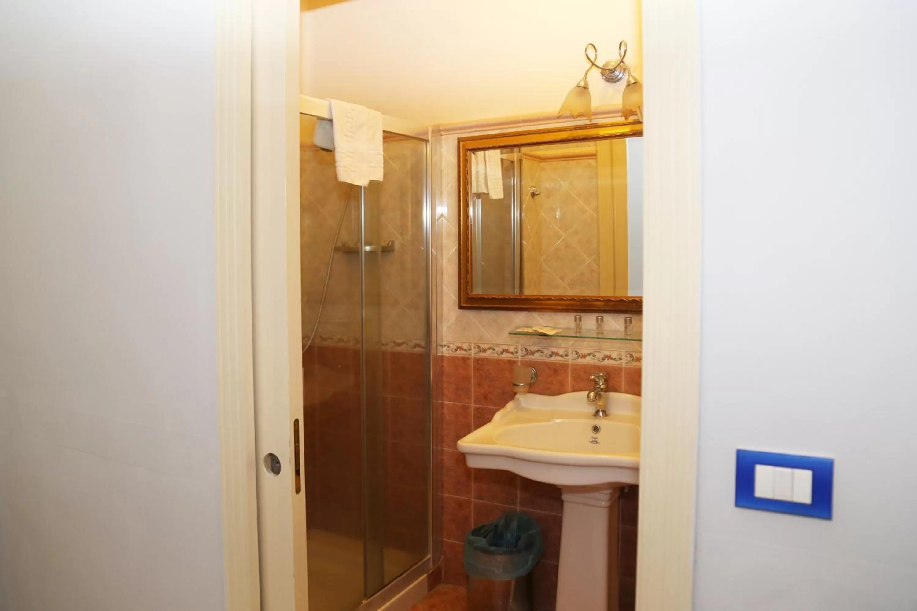 Bathroom in Hotel Sangiuliano 132 centro storico Catania