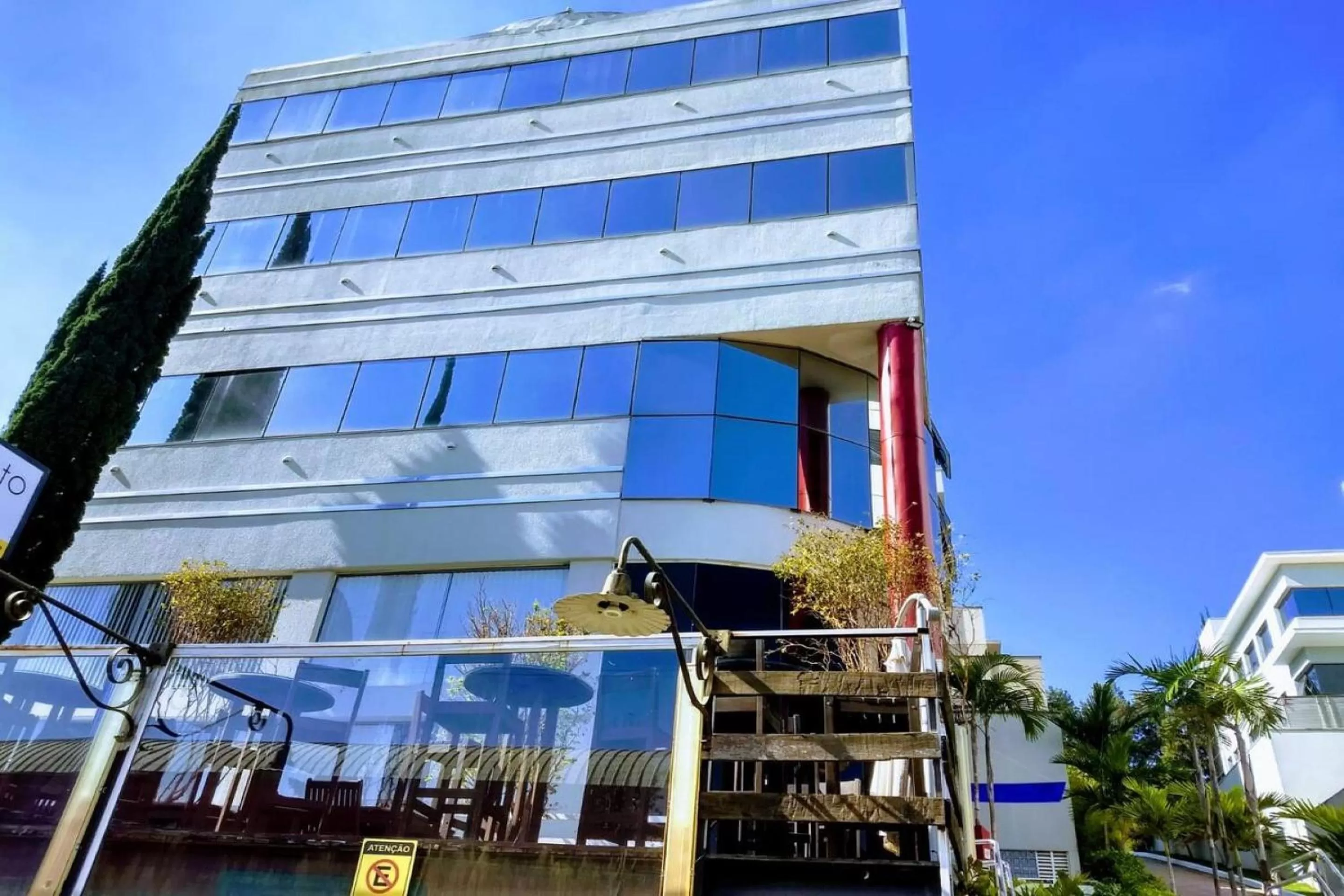 Facade/entrance, Property Building in Compacto Hotel Alphaville Campinas