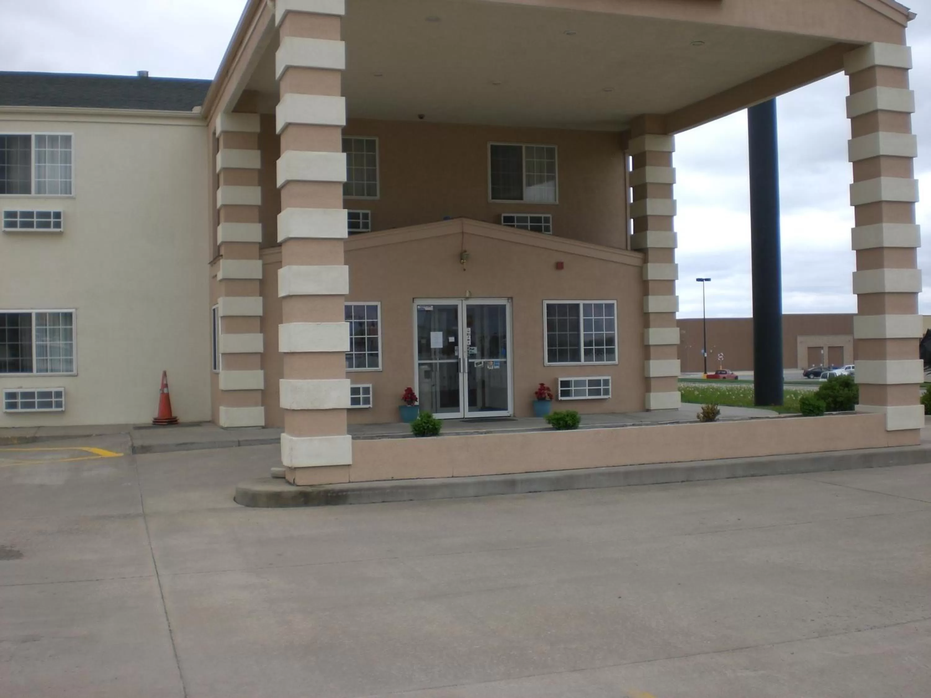 Facade/entrance in Days Inn by Wyndham Butler