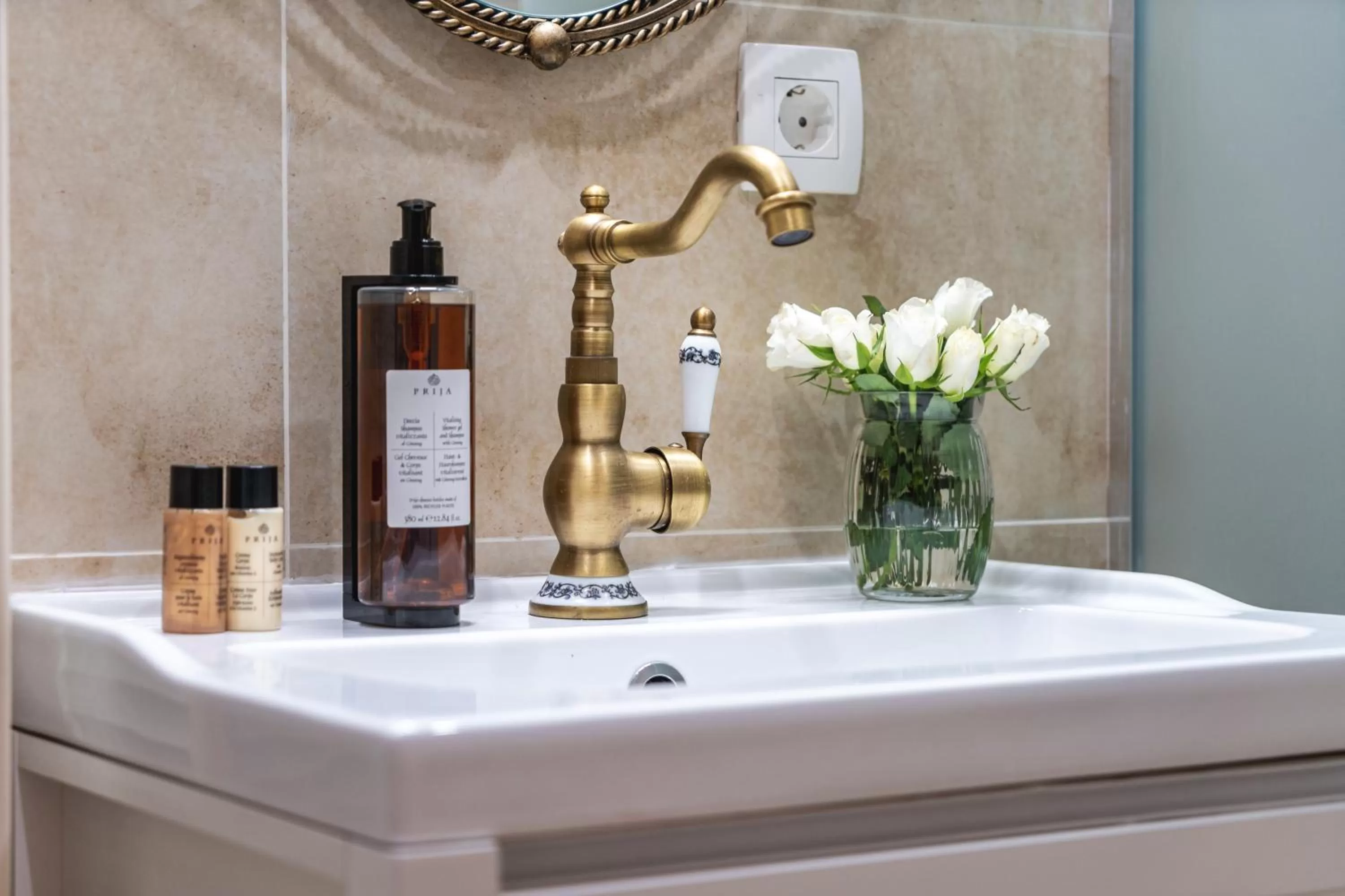 Bathroom in Nikolas Haus Premium Historic Center Stay & Free Parking